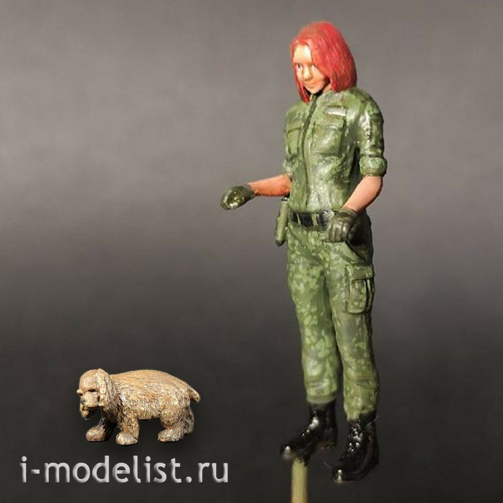 im35010 Imodelist 1/35 Фигурка девушки-пограничницы с собакой