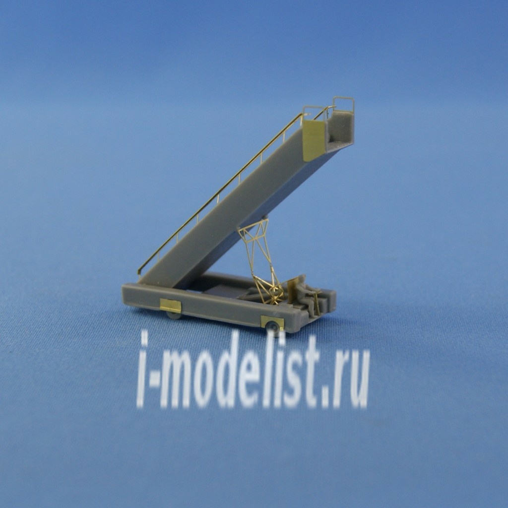 NS144006 North Star 1/144SPT-114 Self-propelled ladder 2 in 1 (2 Resin model kit with different options,  PE parts ) + driver figure