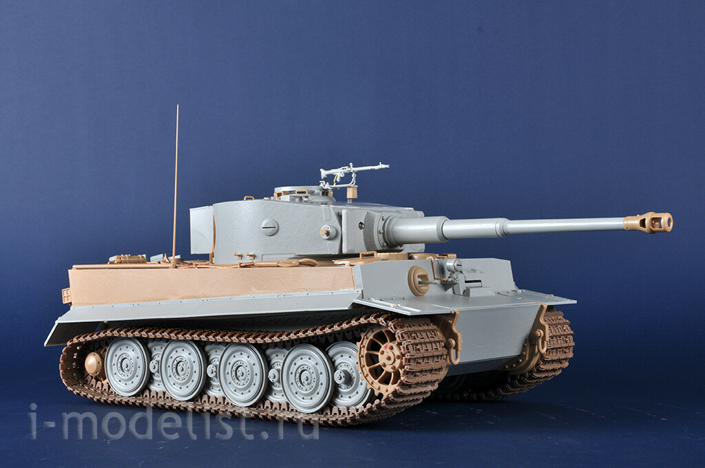 00945 Трубач 1/16 Немецкий танк Pz.Kpfw.VI Ausf.E Sd.Kfz. 181 Tiger I (поздний)