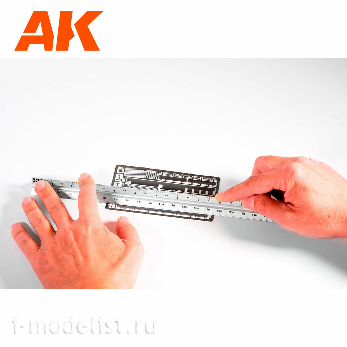 AK9049 AK Interactive Металлическая многомасштабная треугольная линейка