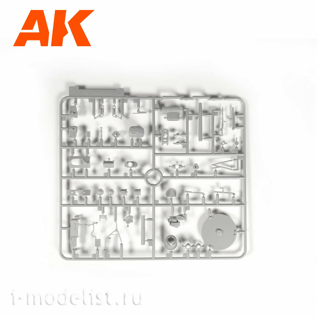 AK35504-B AK Interactive 1/35 Танк Pz.Kpfw.IV Ausf.D Afrika Korps + 5 фигур немецкого танкового экипажа Afrika Korps