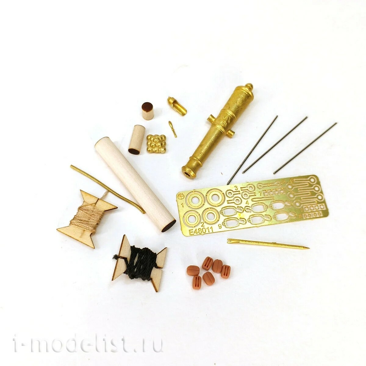 E4811 Эскадра 1/48 Палуба. Фрагмент с пушкой и шпилем