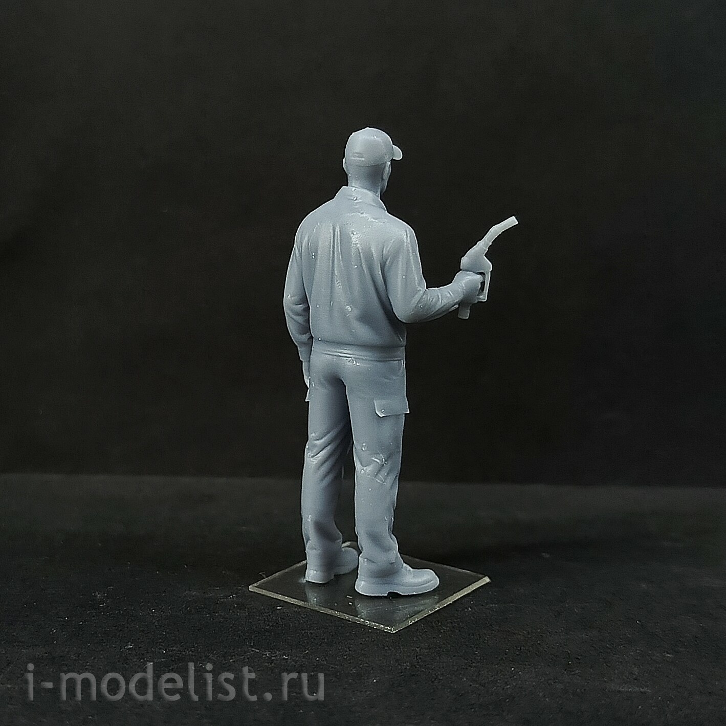DMS-35301 ДМС 1/35 Фигурка Заправщик, современный