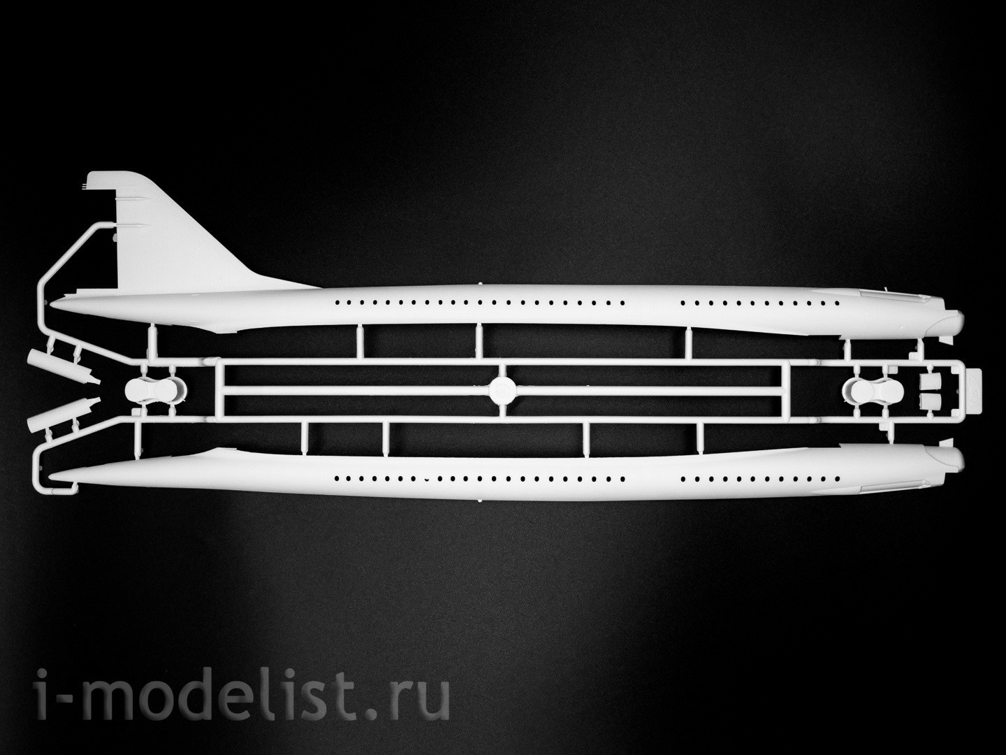 14401 ICM 1/144 Советский сверхзвуковой пассажирский самолет Tupolev-144