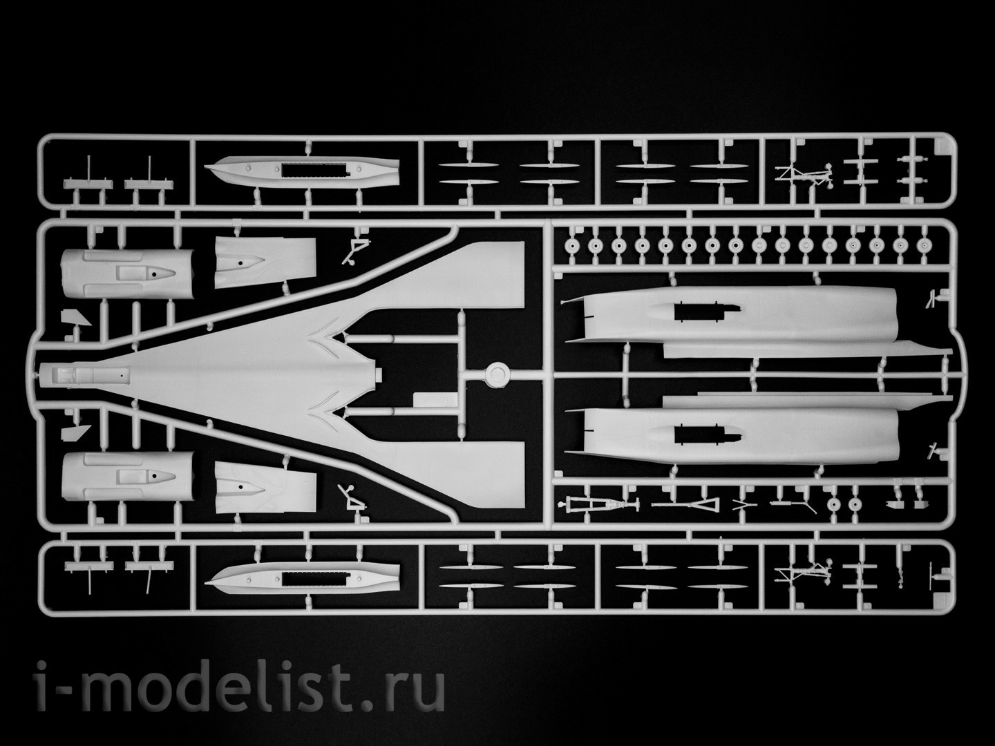 14401 ICM 1/144 Советский сверхзвуковой пассажирский самолет Tupolev-144