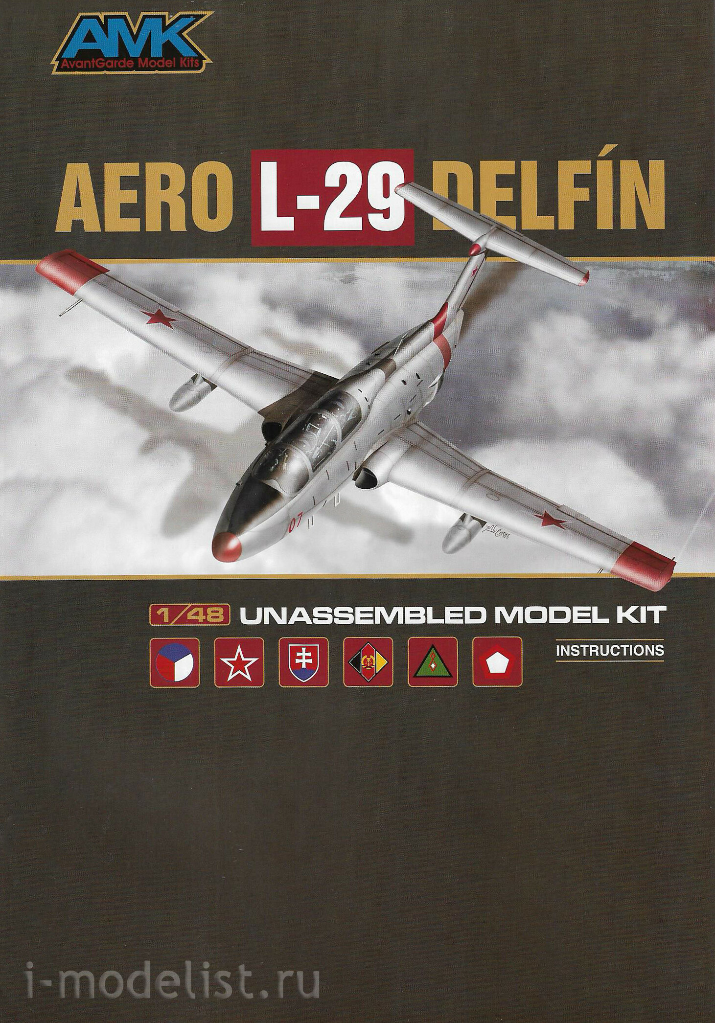 88002 AMK 1/48 Самолёт Aero L-29 Delfin