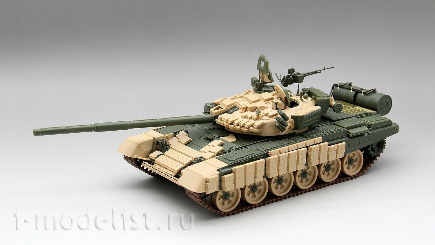 35A041 Amusing Hobby 1/35 Российский основной боевой танк семьдесят второй AV