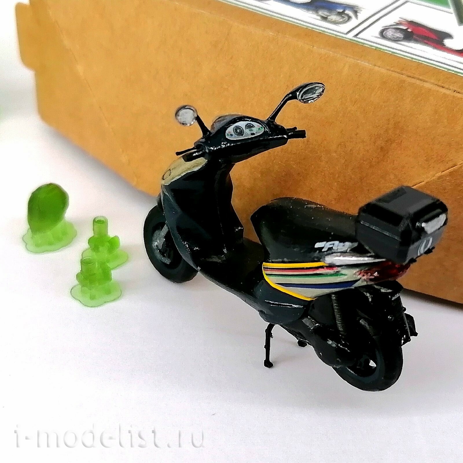 DMS-35009 ДМС 1/35 Итальянский мотороллер Fly