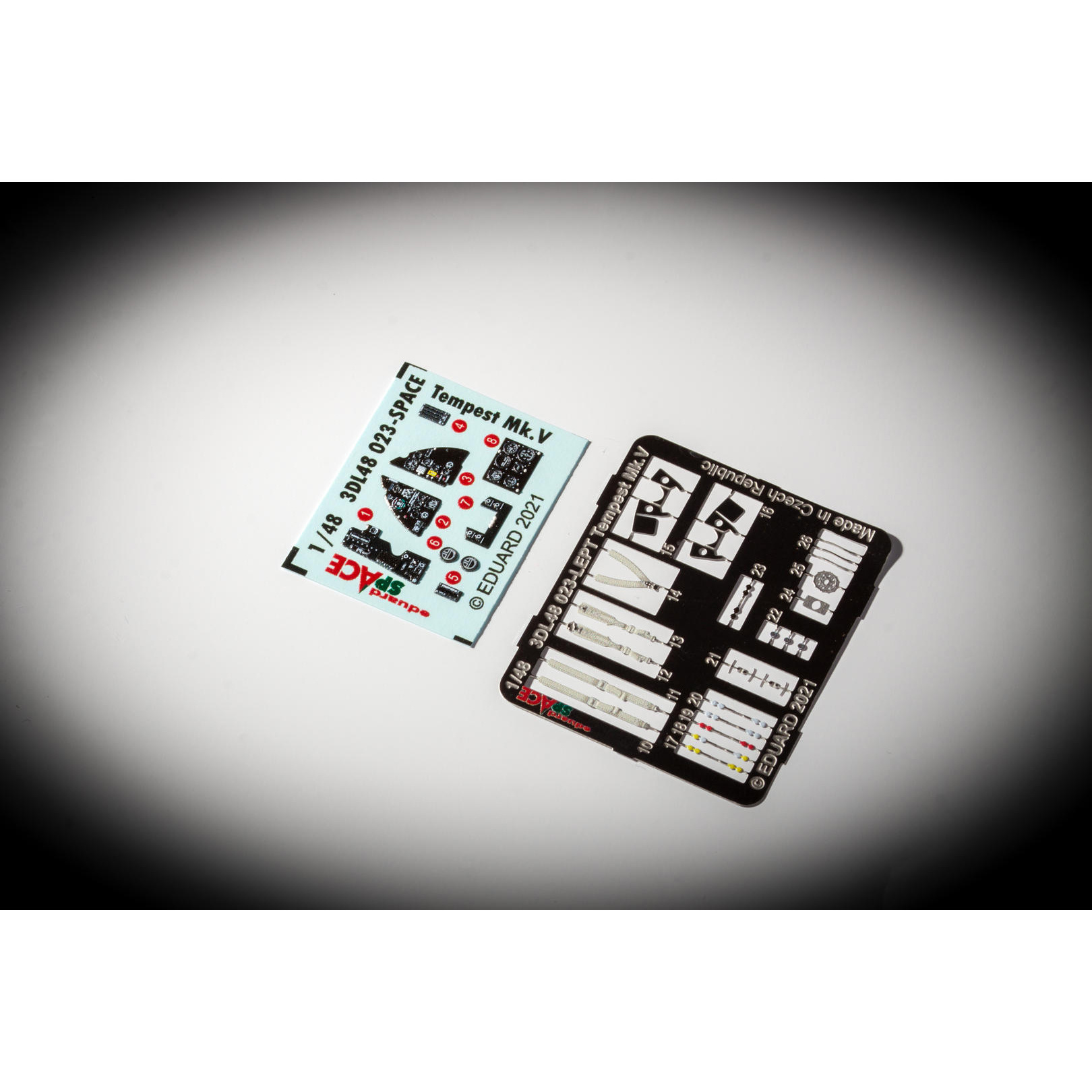 3DL48023 Eduard 1/48 3D декаль для Tempest Mk. V SPACE