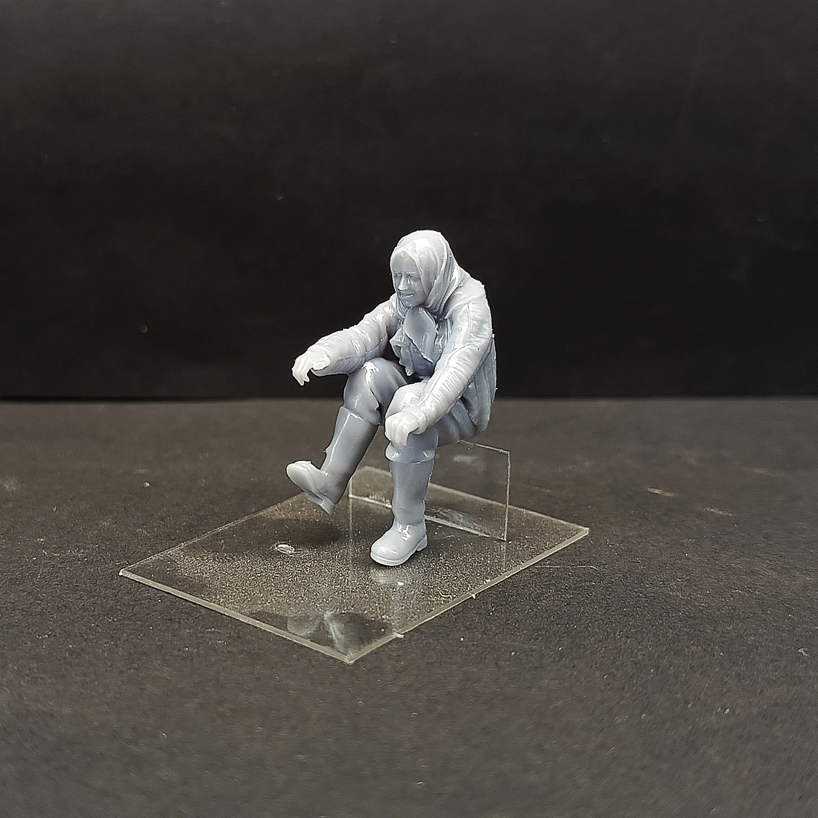 DMS-43010 ДМС 1/43 Фигурка Трактористка АСХТЗ-НАТИ (СТЗ-3, СТЗ-8, СТЗ-8м, ХТЗ-3, АТЗ-3, Д-159, ЭТ-5 ЭНИН)