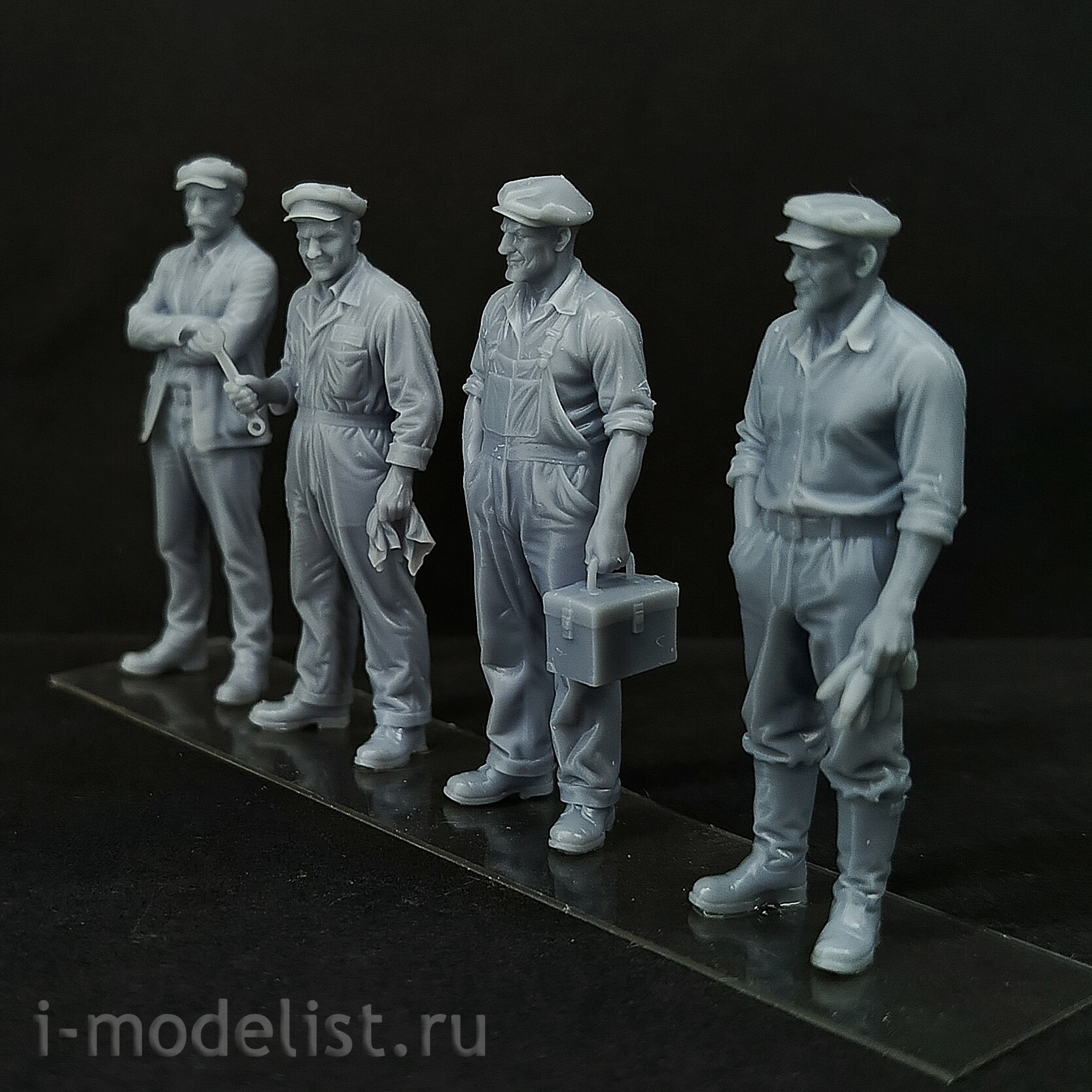 DMS-43021 ДМС 1/43 Фигурки Работники МТС (Машинно-тракторной станции)