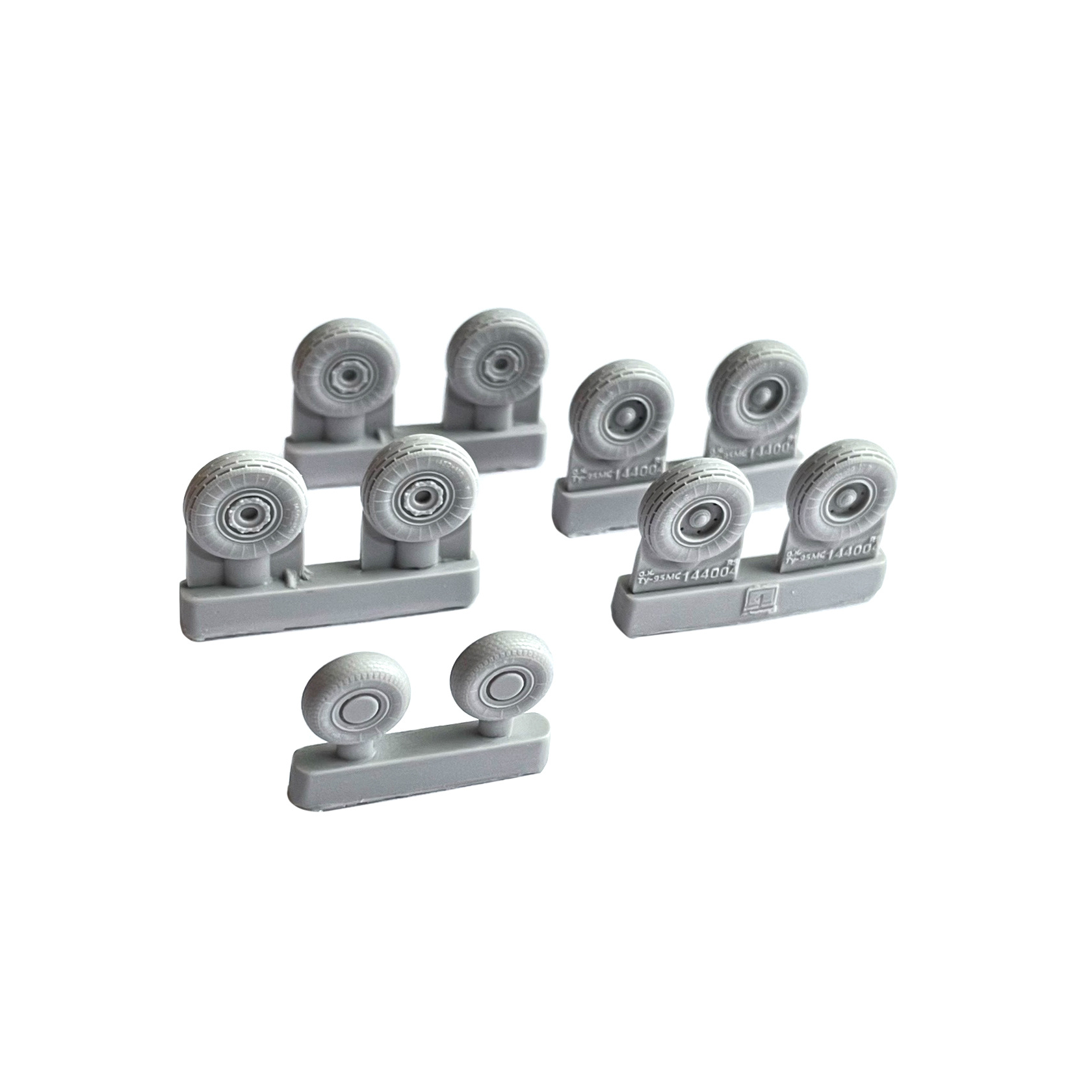 RS144004 Э.В.М. 1/144 Колёса шасси для Тушка-95МС