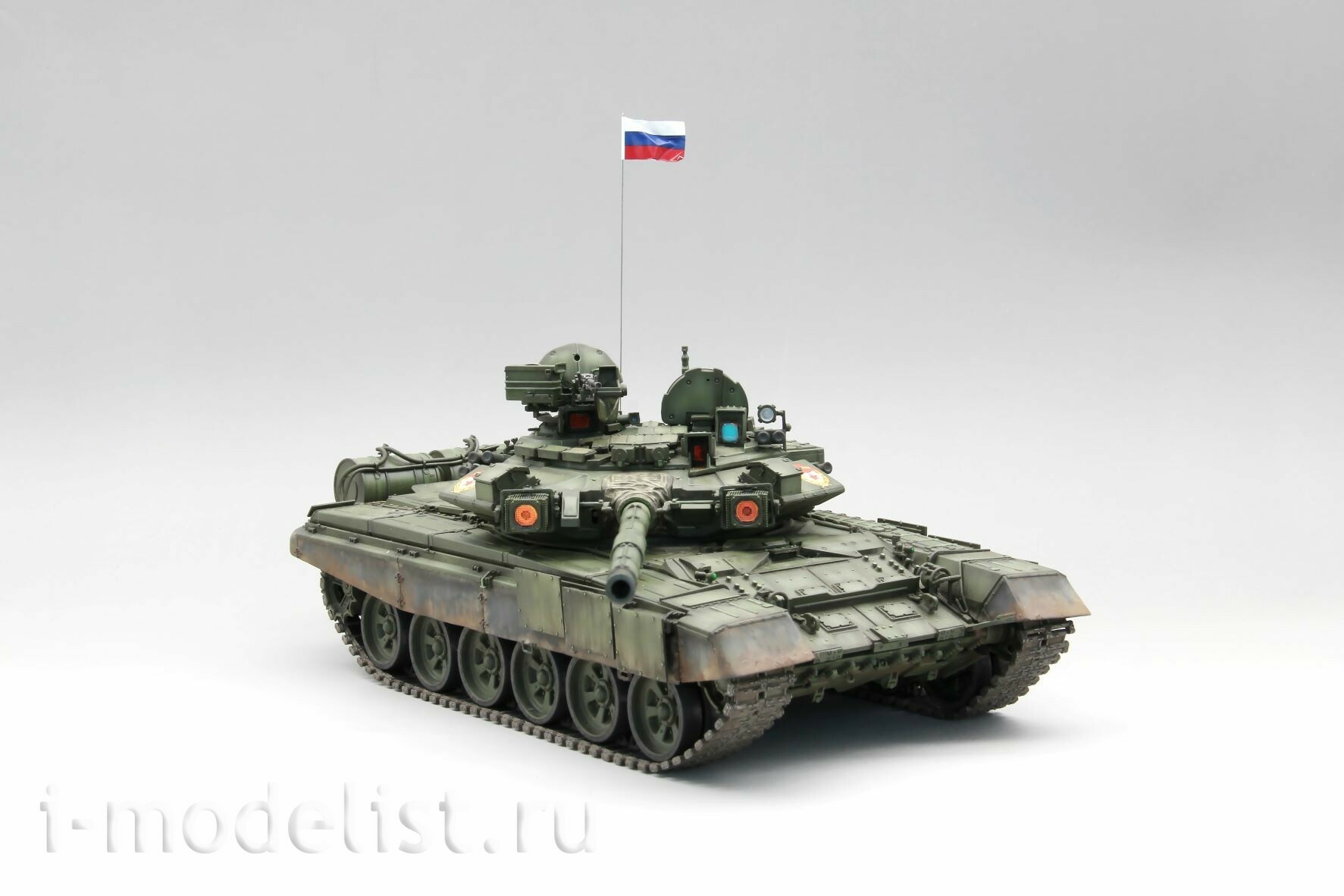 35A050 Amusing Hobby 1/35 Российский танк девяностый с полным интерьером
