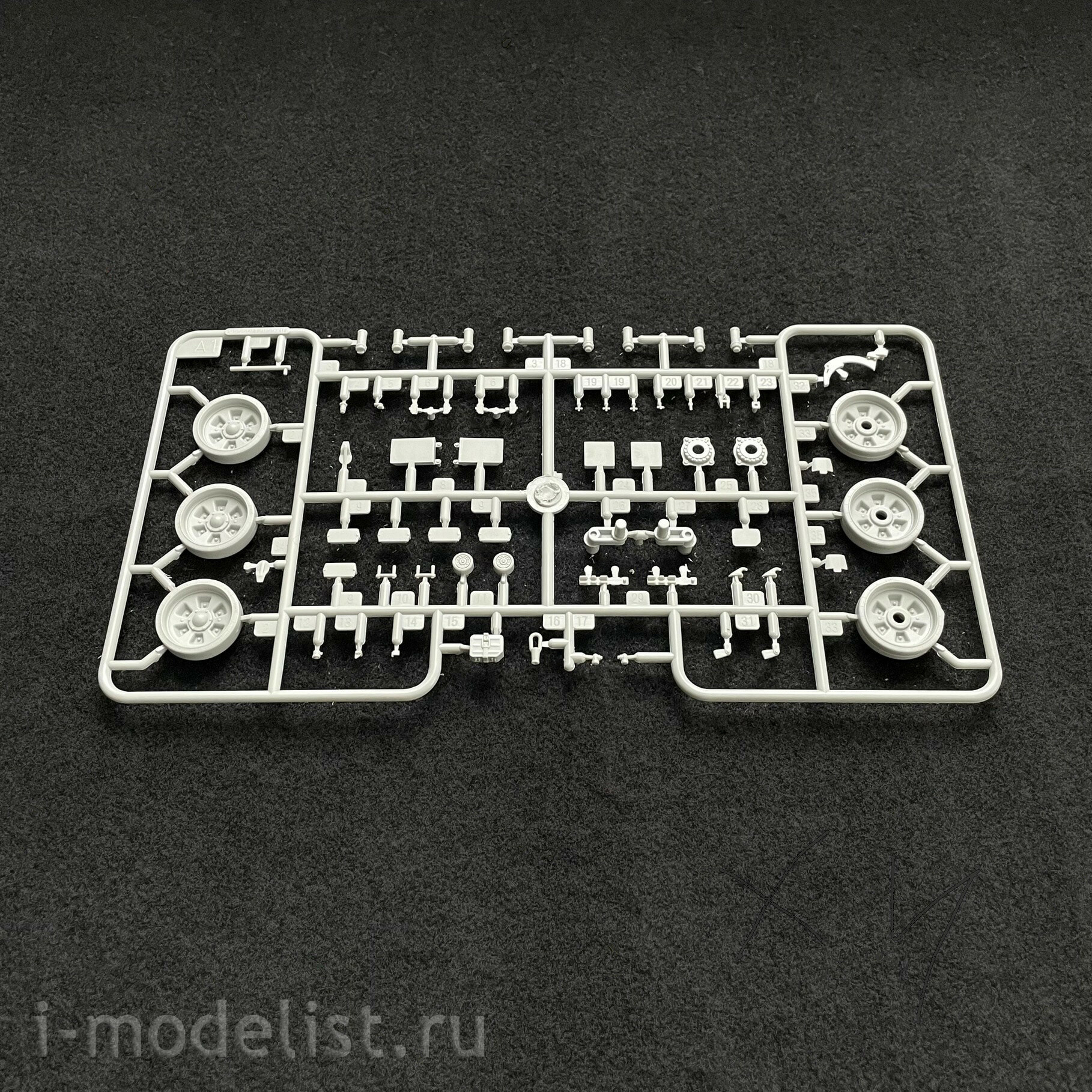 05598 Трубач 1/35 Российский танк Т-72Б (по лицензии УВЗ)