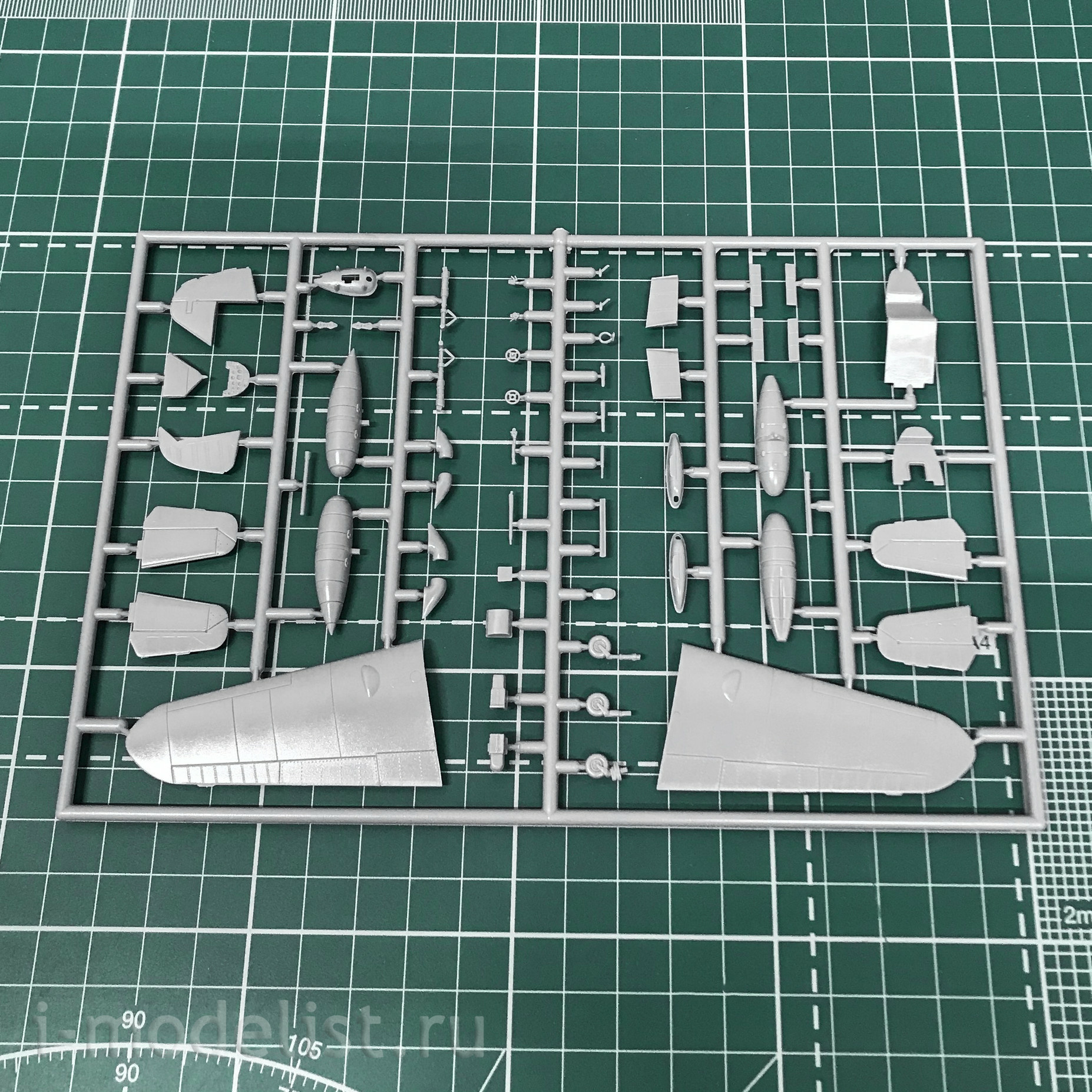 AZ7611 AZ Model 1/72 Самолет Messerschmitt Bf-109G-10 Erla