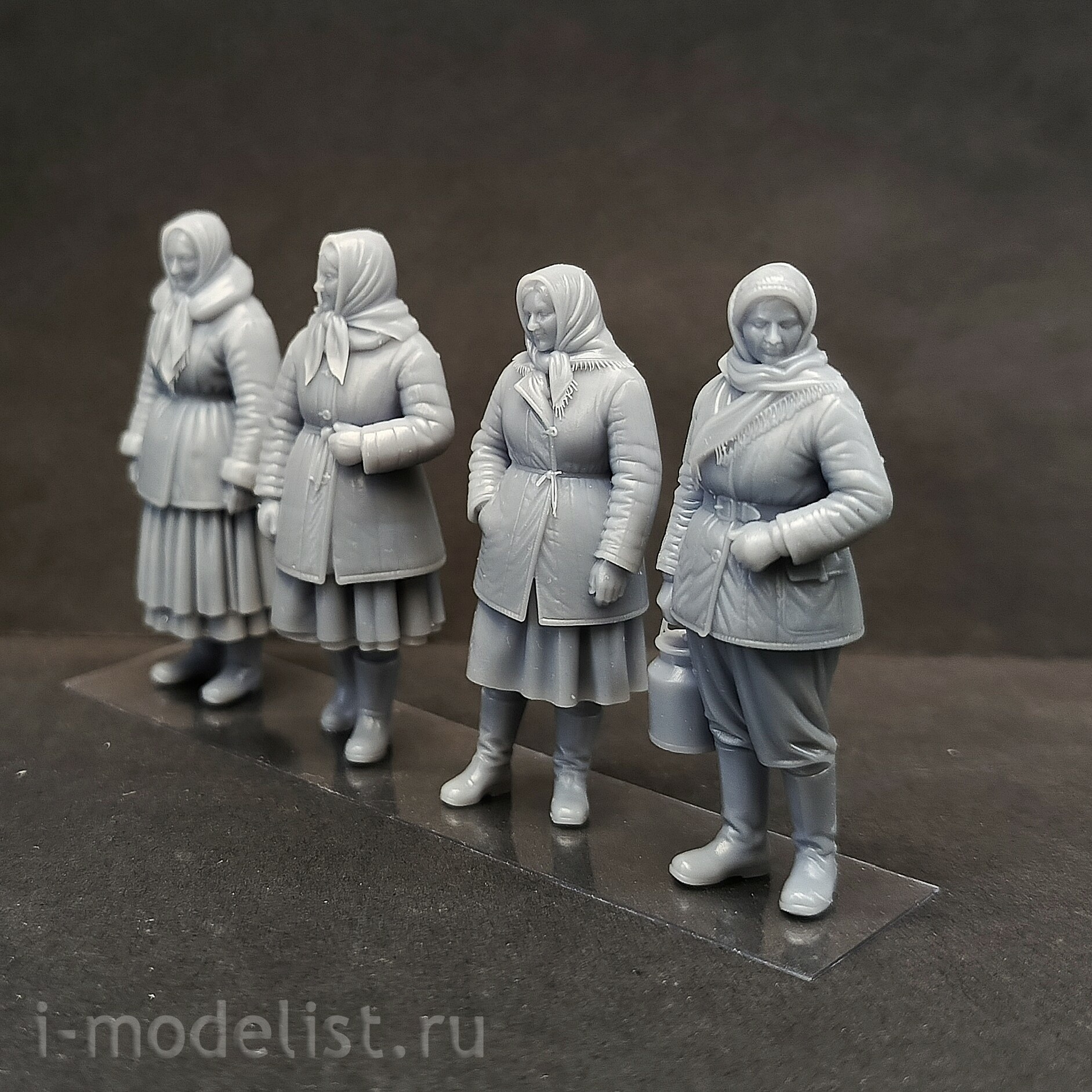 DMS-35307 ДМС 1/35 Фигурки колхозницы СССР