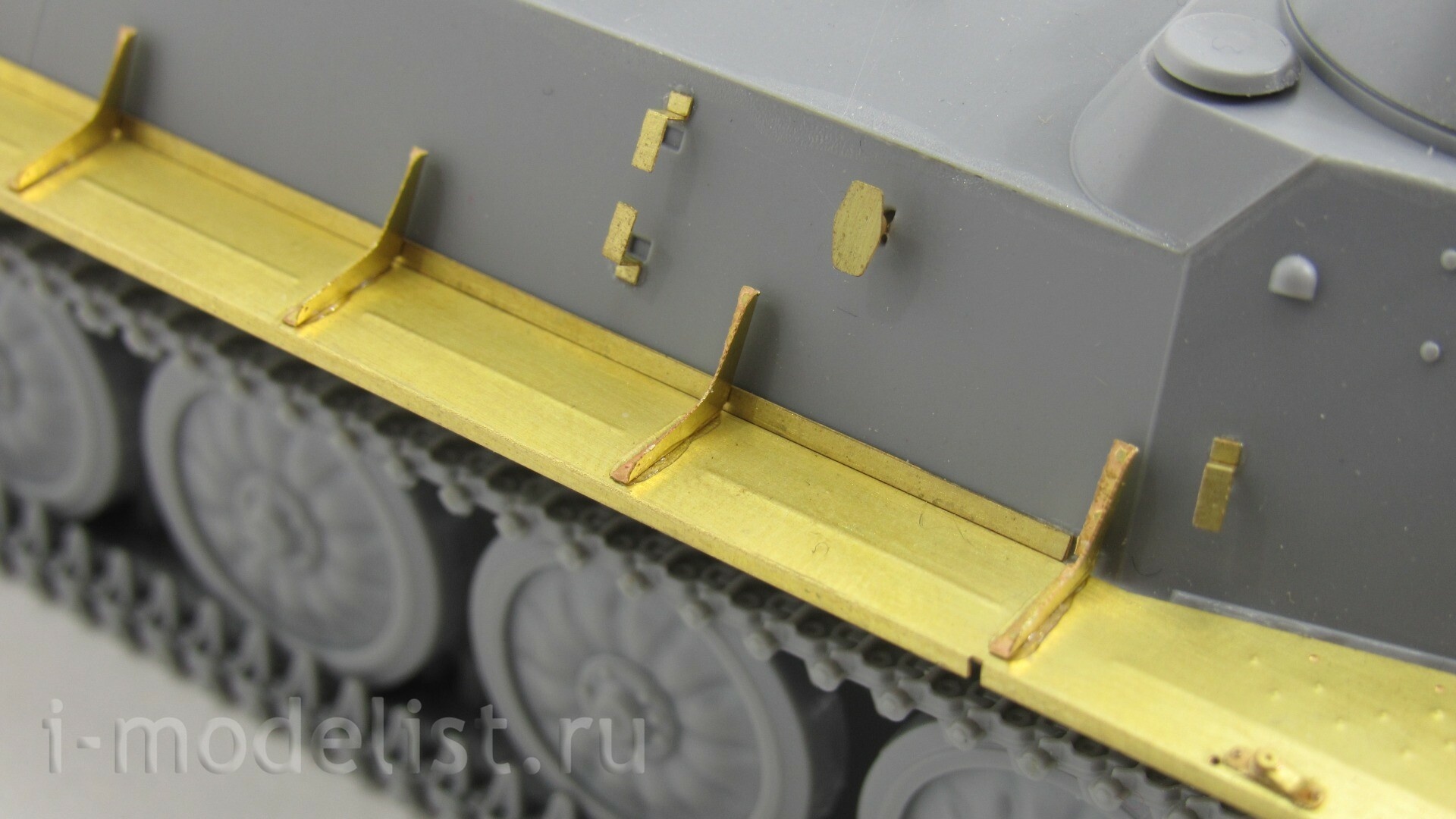 035637 Микродизайн 1/35 Набор фототравления надгусеничных полок МТ-ЛБ (Звезда)