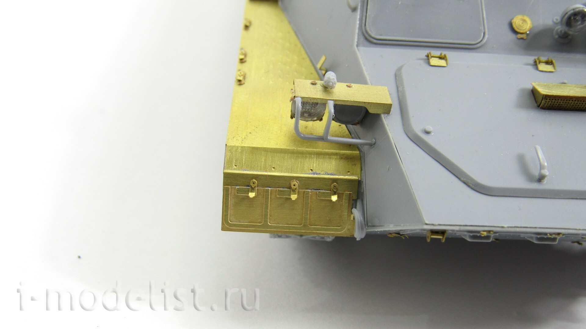 035637 Микродизайн 1/35 Набор фототравления надгусеничных полок МТ-ЛБ (Звезда)