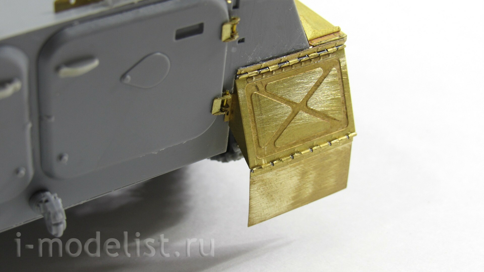 035637 Микродизайн 1/35 Набор фототравления надгусеничных полок МТ-ЛБ (Звезда)