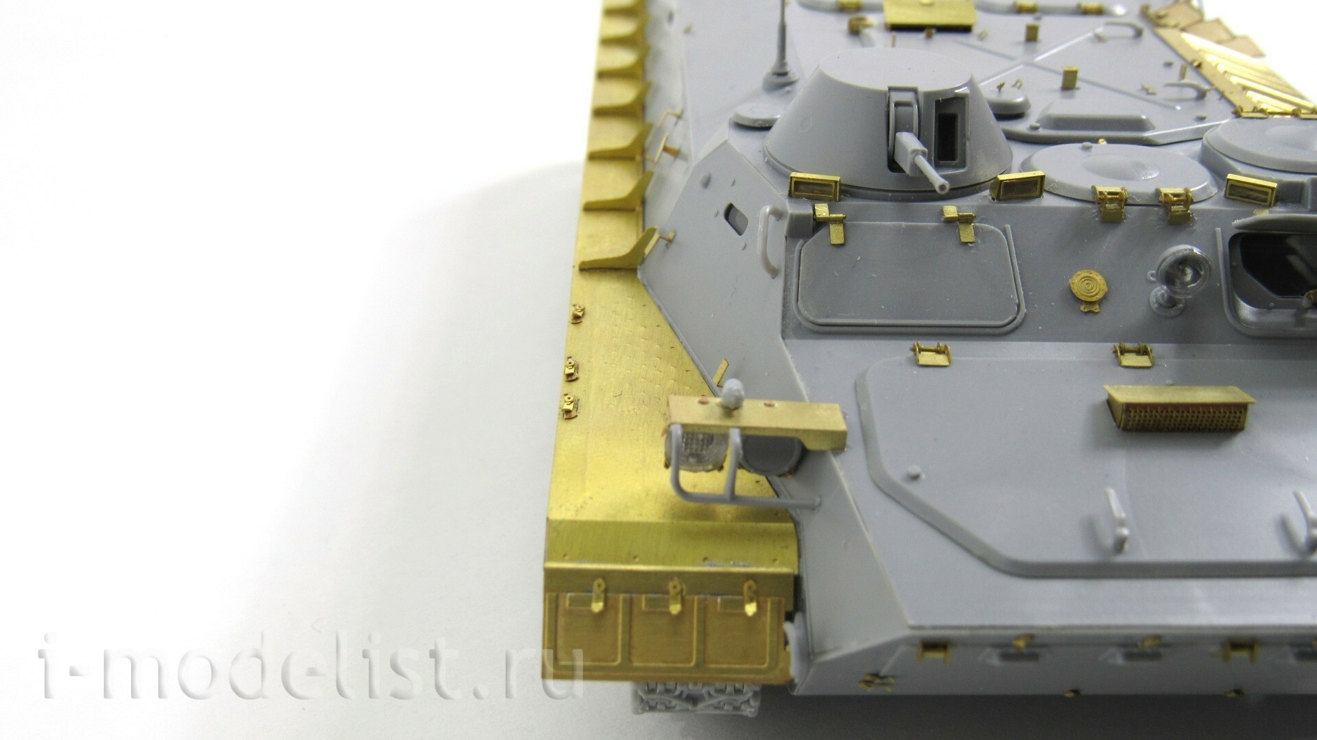 035637 Микродизайн 1/35 Набор фототравления надгусеничных полок МТ-ЛБ (Звезда)