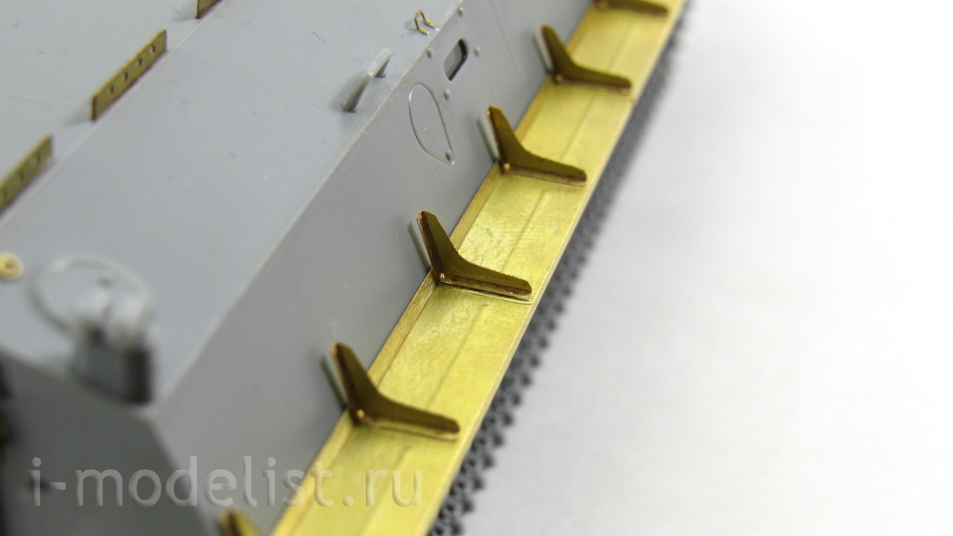 035637 Микродизайн 1/35 Набор фототравления надгусеничных полок МТ-ЛБ (Звезда)