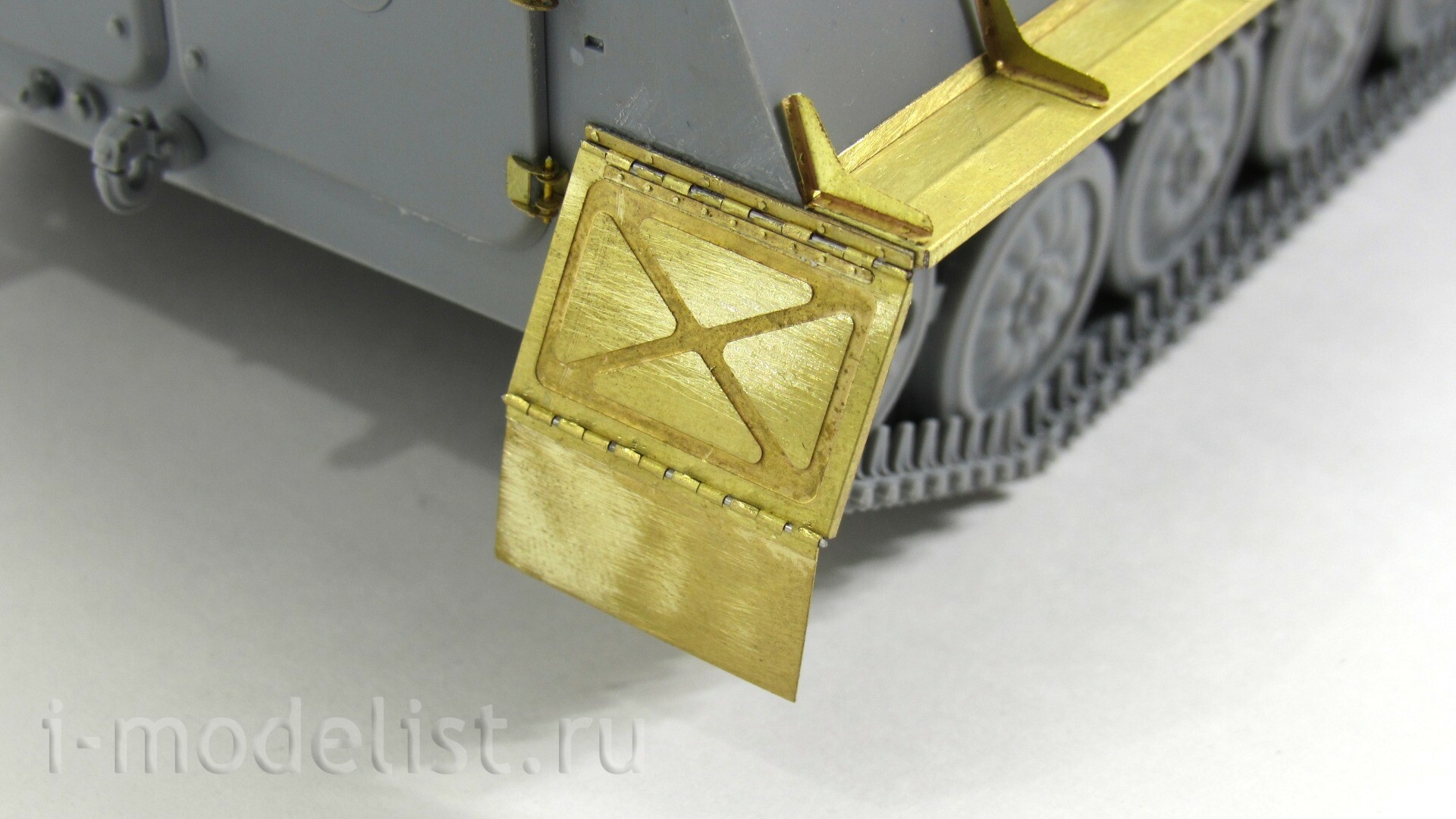 035637 Микродизайн 1/35 Набор фототравления надгусеничных полок МТ-ЛБ (Звезда)