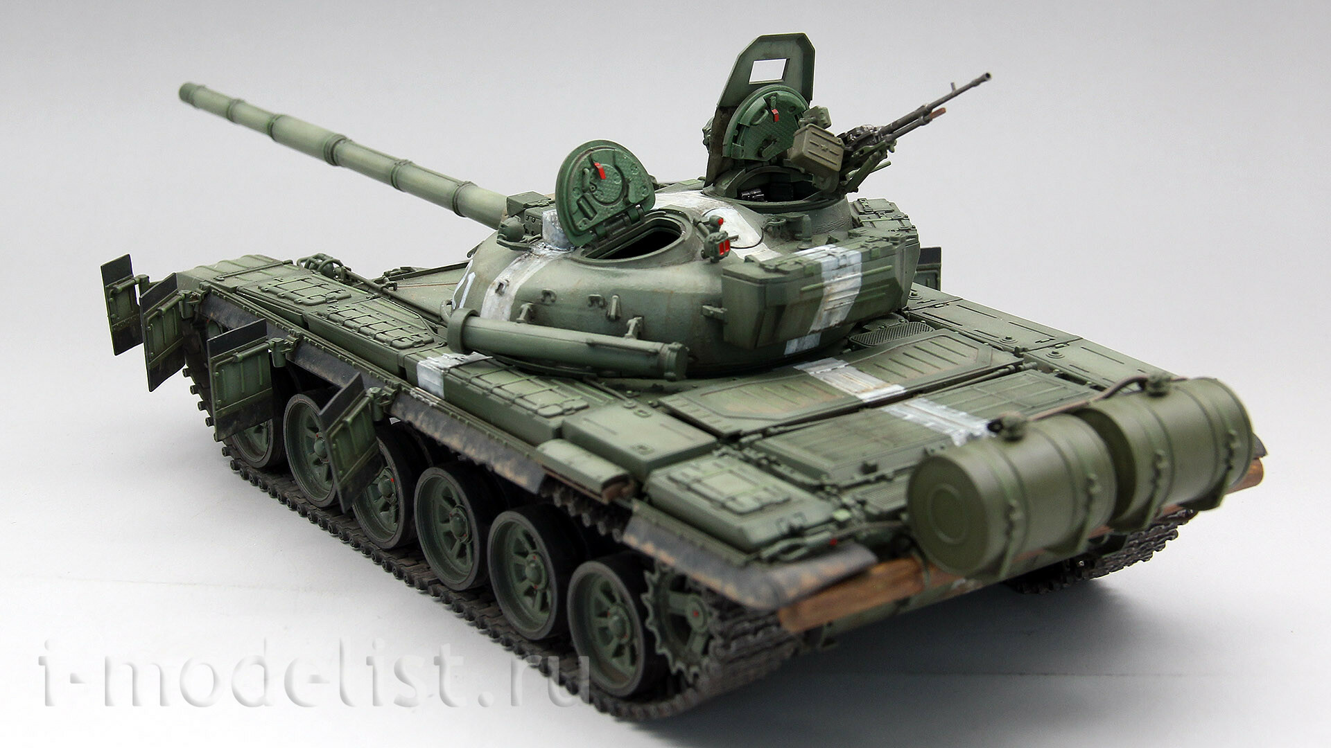 35A052 Amusing Hobby 1/35 Российский семьдесят второй танк с полным интерьером