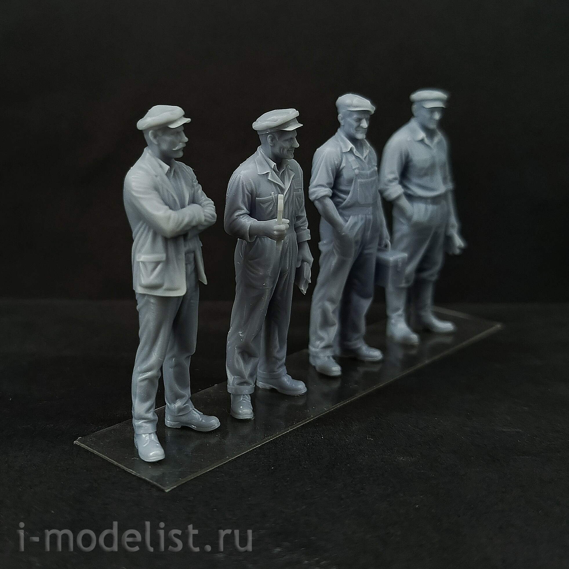 DMS-35299 ДМС 1/35 Фигурки Работники МТС (Машинно-тракторной станции)