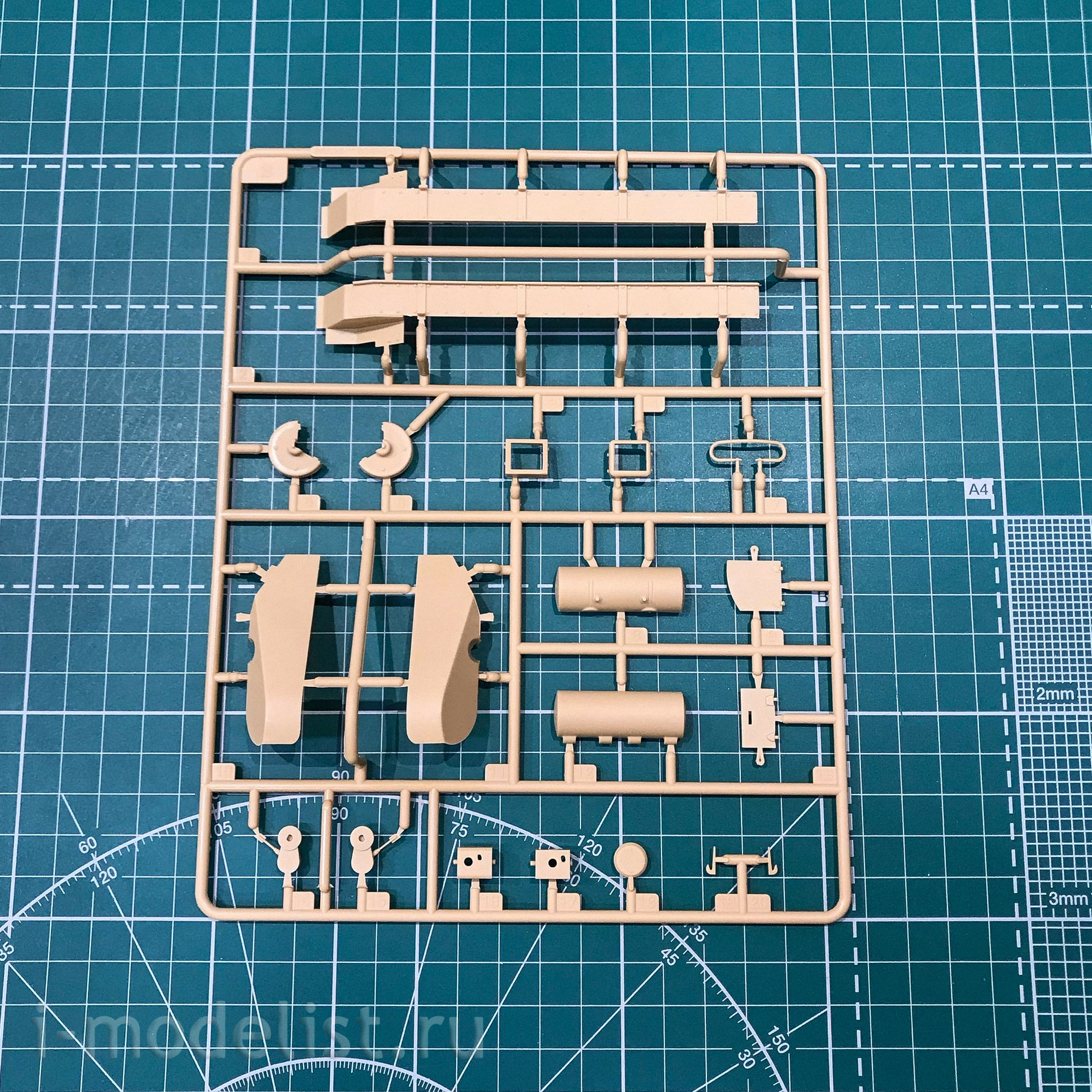 84515 Hobby Boss 1/35 Советский легкий колесно-гусеничный танк БТ-2 (средняя версия)
