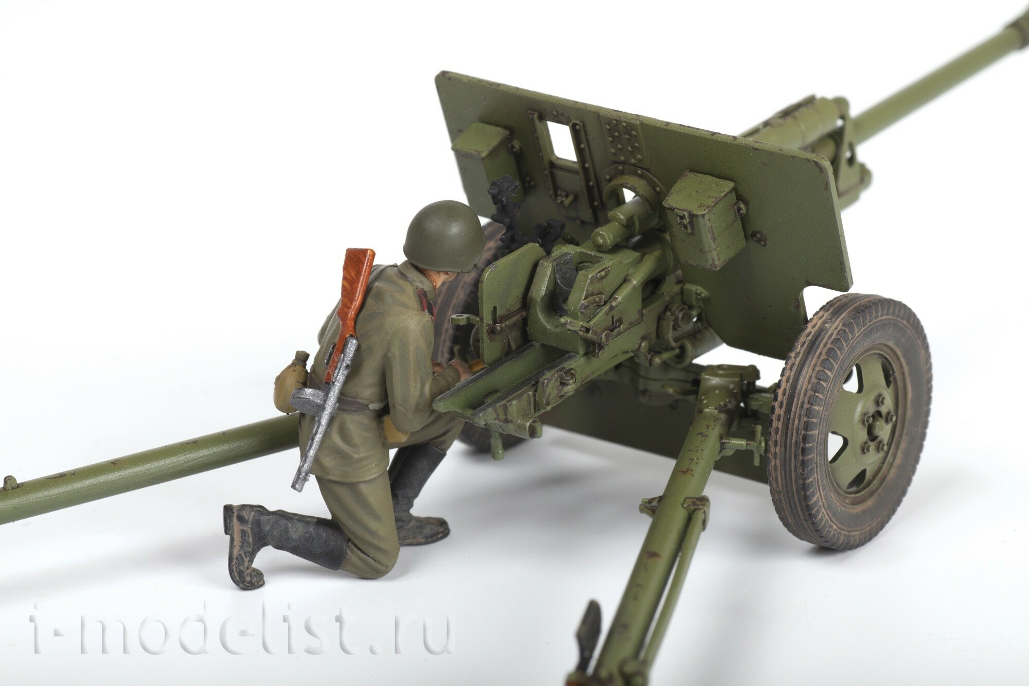 3671 Звезда 1/35 Советская 76-мм противотанковая пушка ЗиС-3 с расчетом