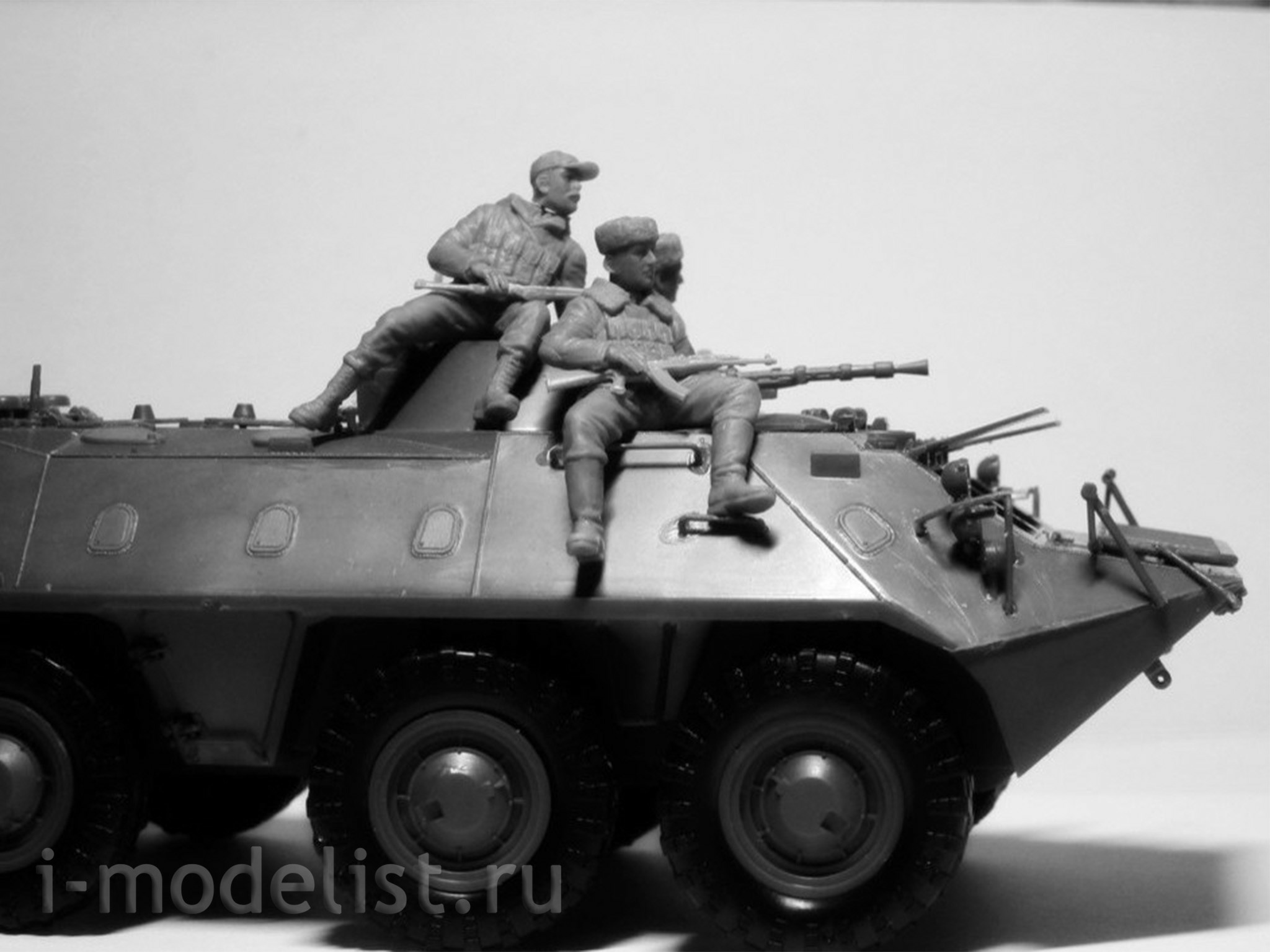 35637 ICM 1/35 Советские десантники на бронетехнике (1979-1991)