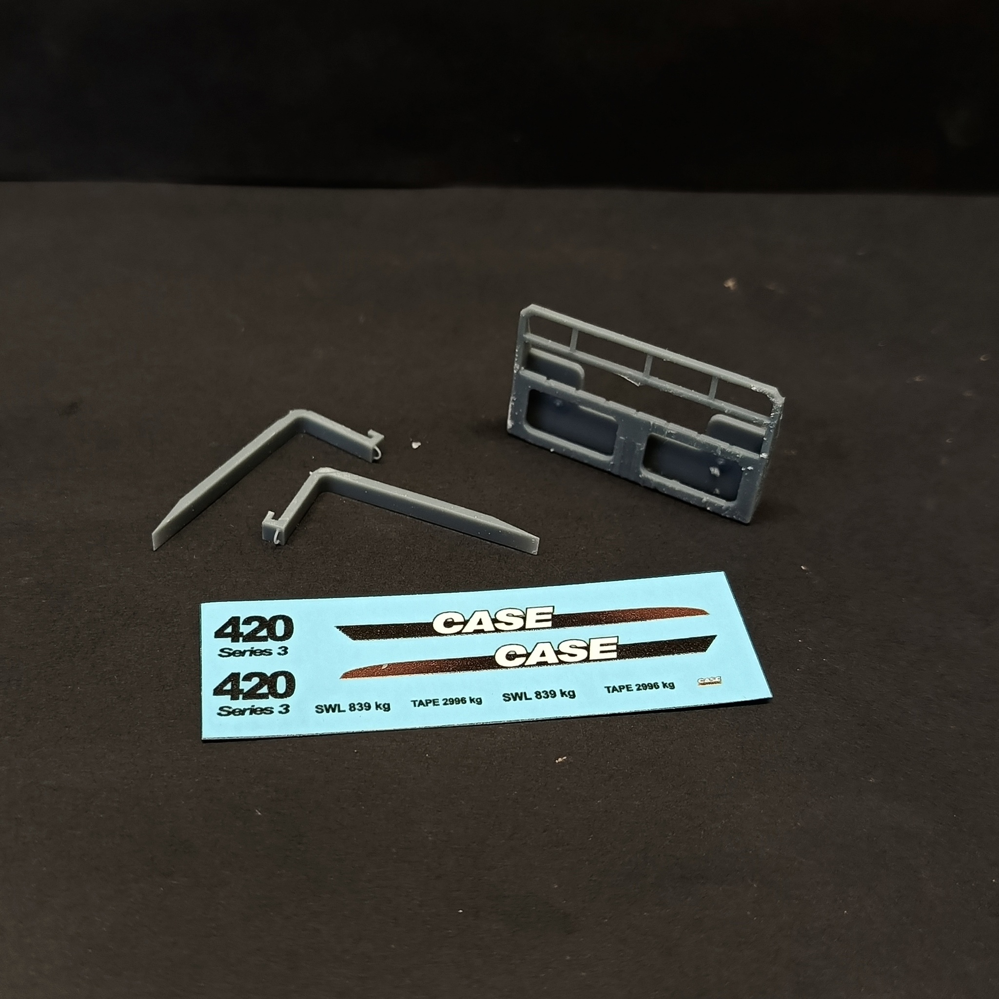 DMS-35227 ДМС 1/35 Конверсионный набор для Gecko Models 35GM0008, 35GM0010. Паллетные вилы и декаль