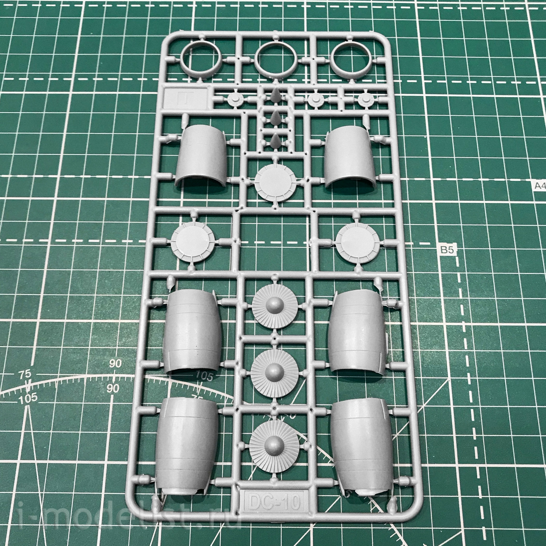144121-2 Восточный Экспресс 1/144 Авиалайнер DC-10-30 United Airlines