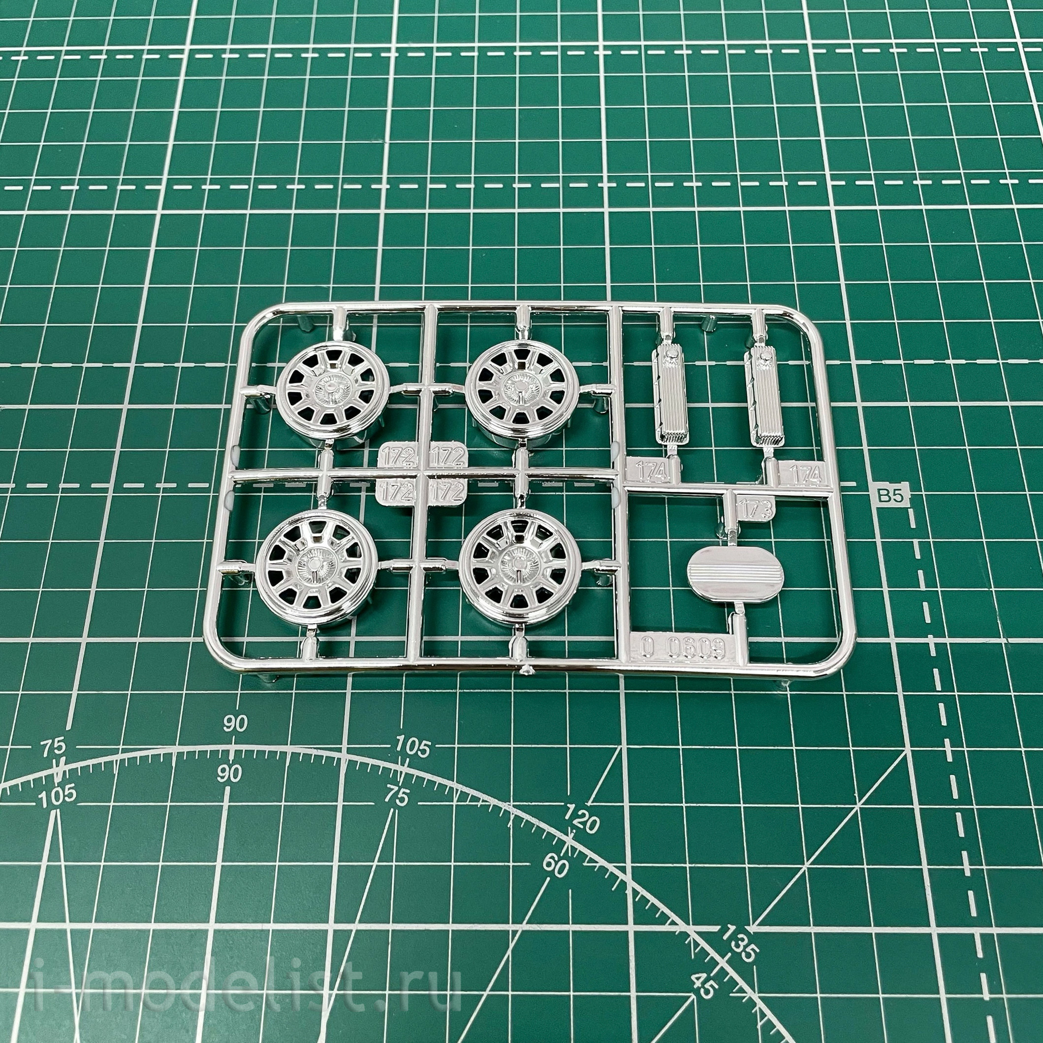 14190 Revell 1/25 Автомобиль Foose 65 Chevy Impala