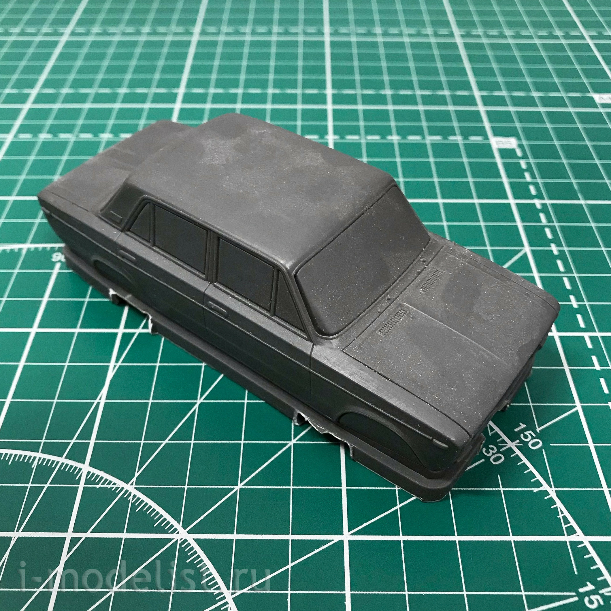 35012 GunTower Models 1/35 Советский легковой автомобиль Kit 5 (2106), цельнолитой кузов