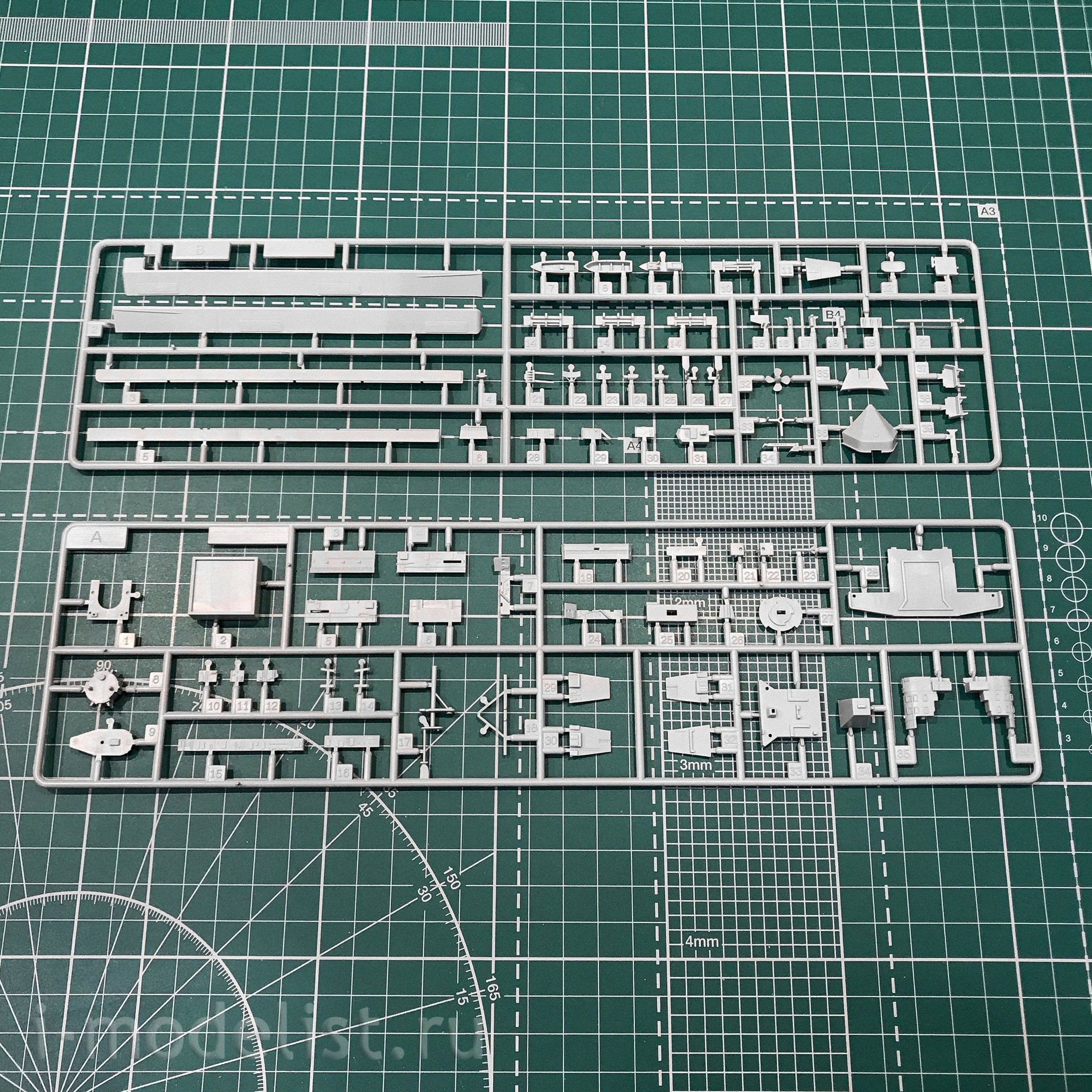05718 Трубач 1/700 USS Mount Whitney LCC-20 2004