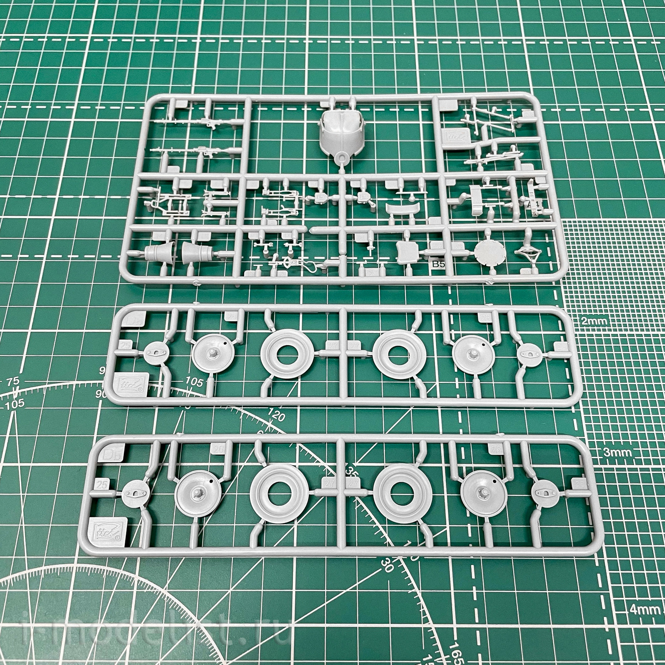 RV35012 Riich 1/35 Повозка со спаркой пулеметов и лошадьми