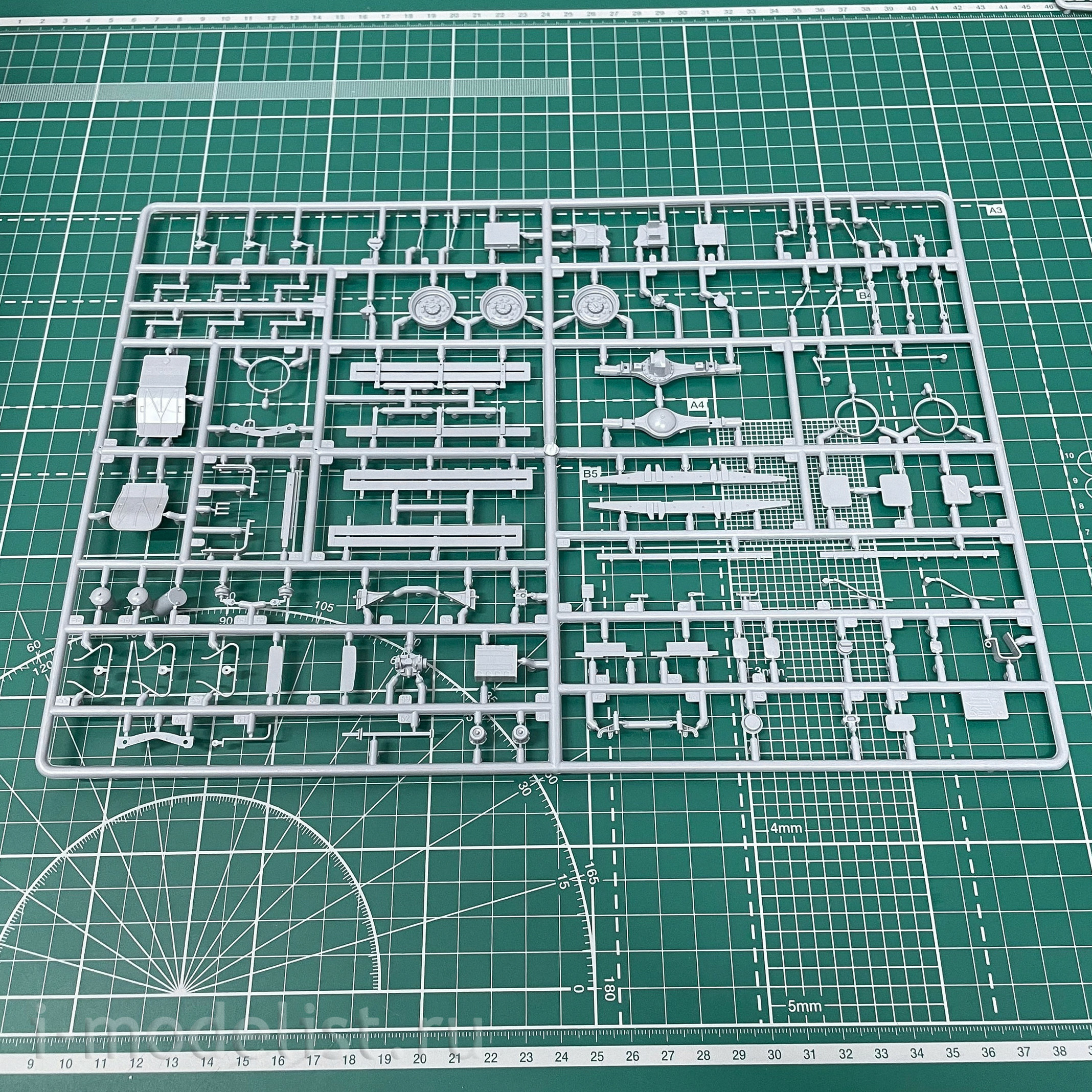 3692 Звезда 1/35 Российский двухосный грузовой автомобиль К-4350