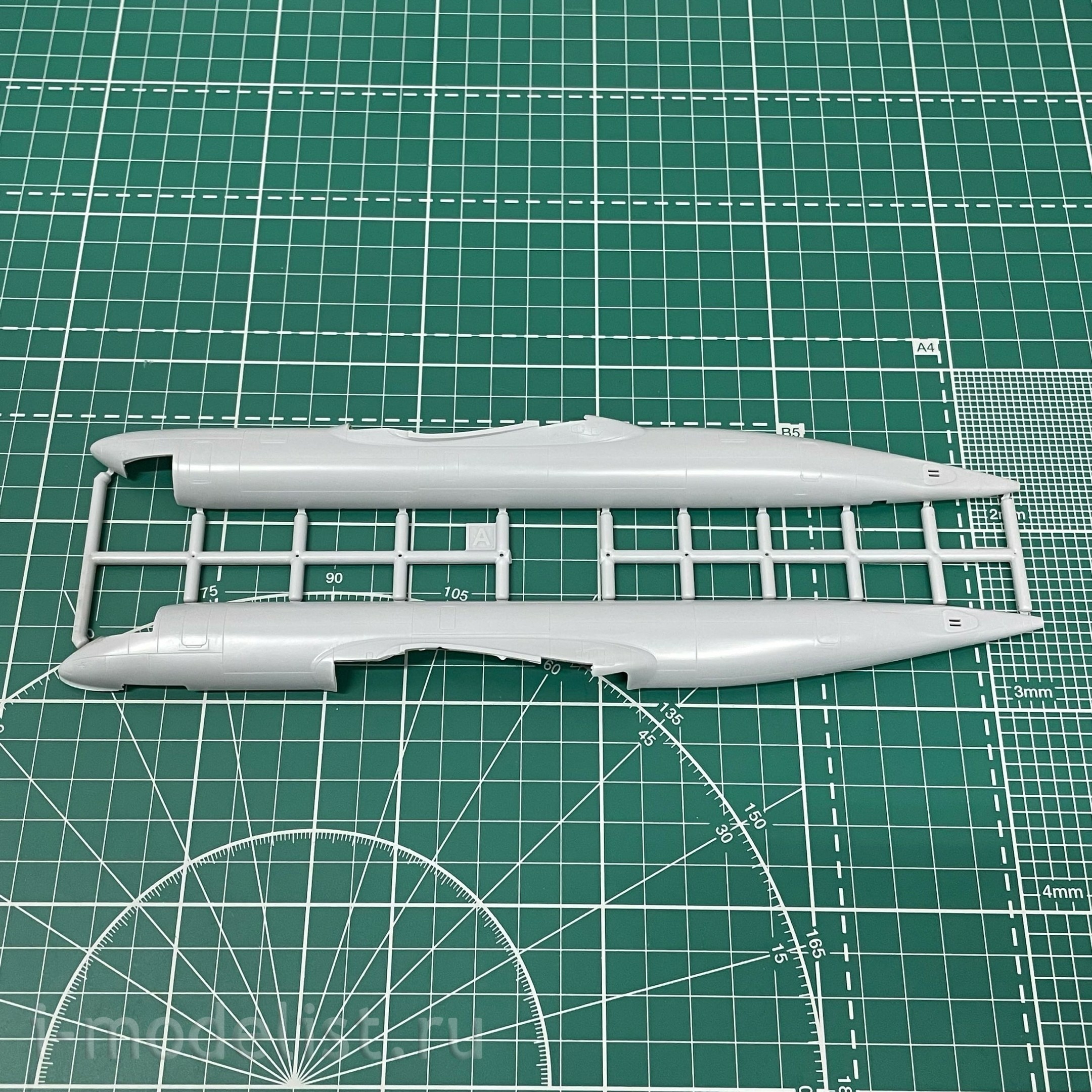 144152-2 Восточный экспресс 1/144 Авиалайнер EMB 190E2 HELVETIC AIRWAYS
