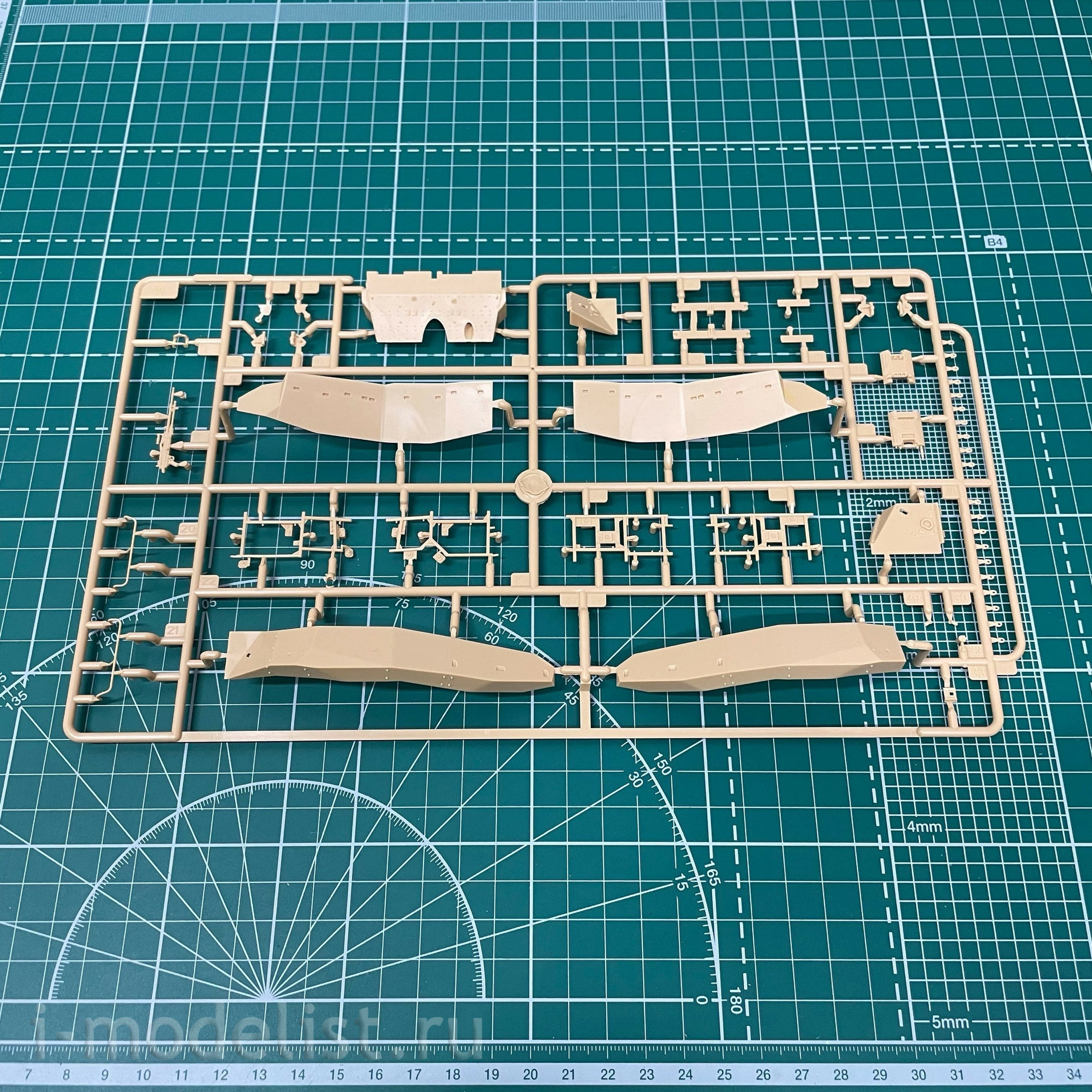 84557 HobbyBoss 1/35 Н емецкий основной боевой танк Leopard C2 MEXAS с TWMP