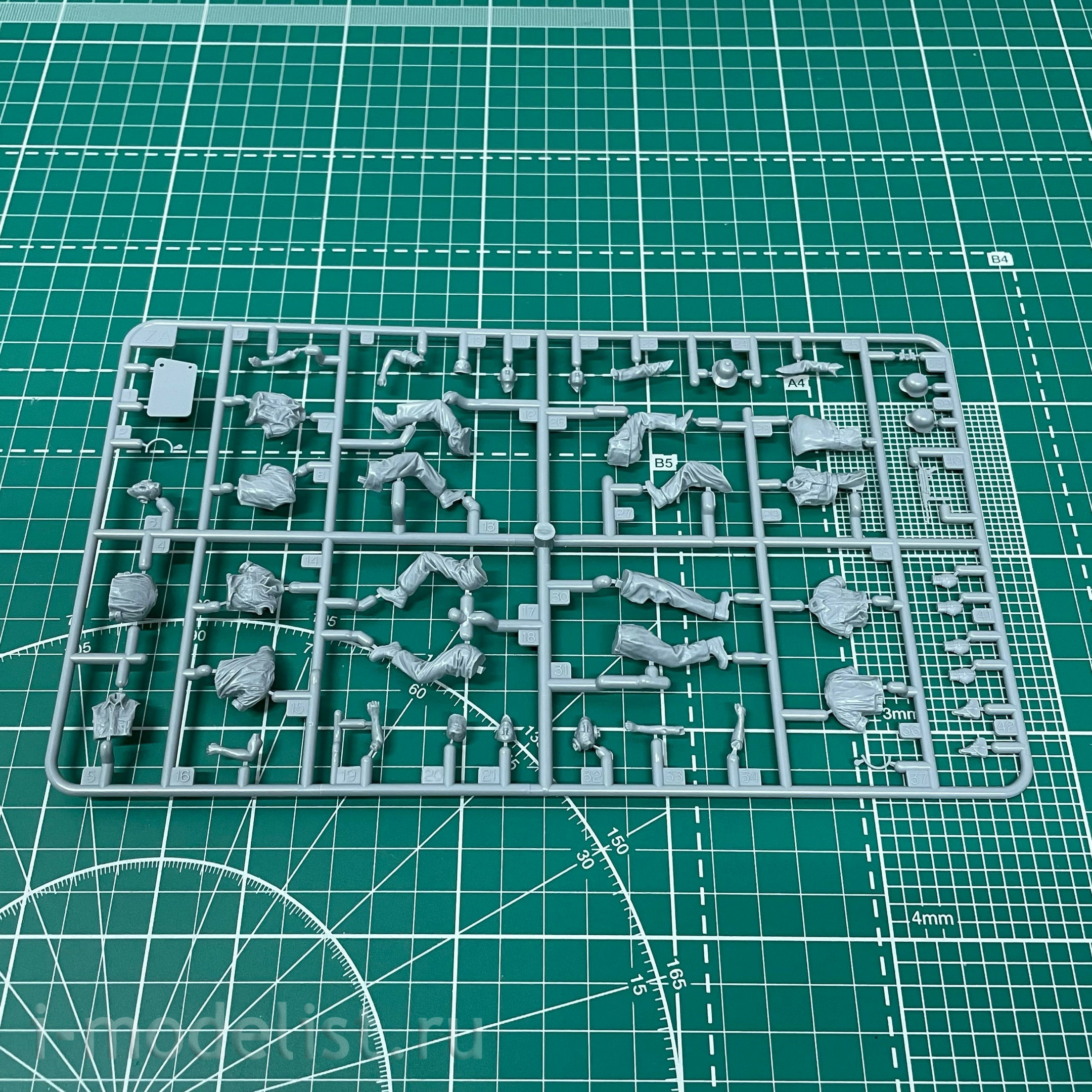 35378 Tamiya 1/35 Немецкий танк Panzerkampfwagen IV Ausf.G ранний (5 миниатюр)