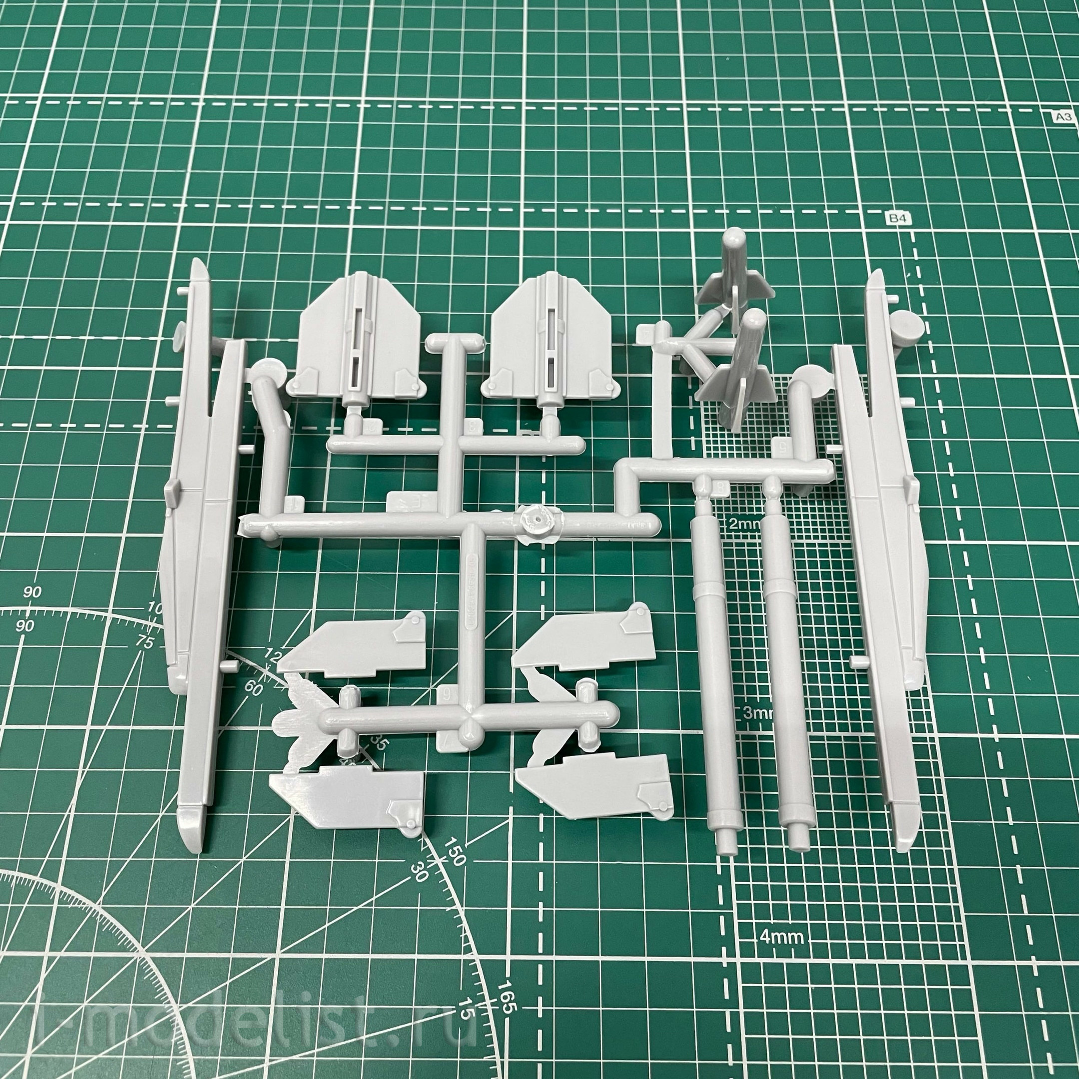 81808 HobbyBoss 1/18 Самолет F-86F-30 “Sabre”