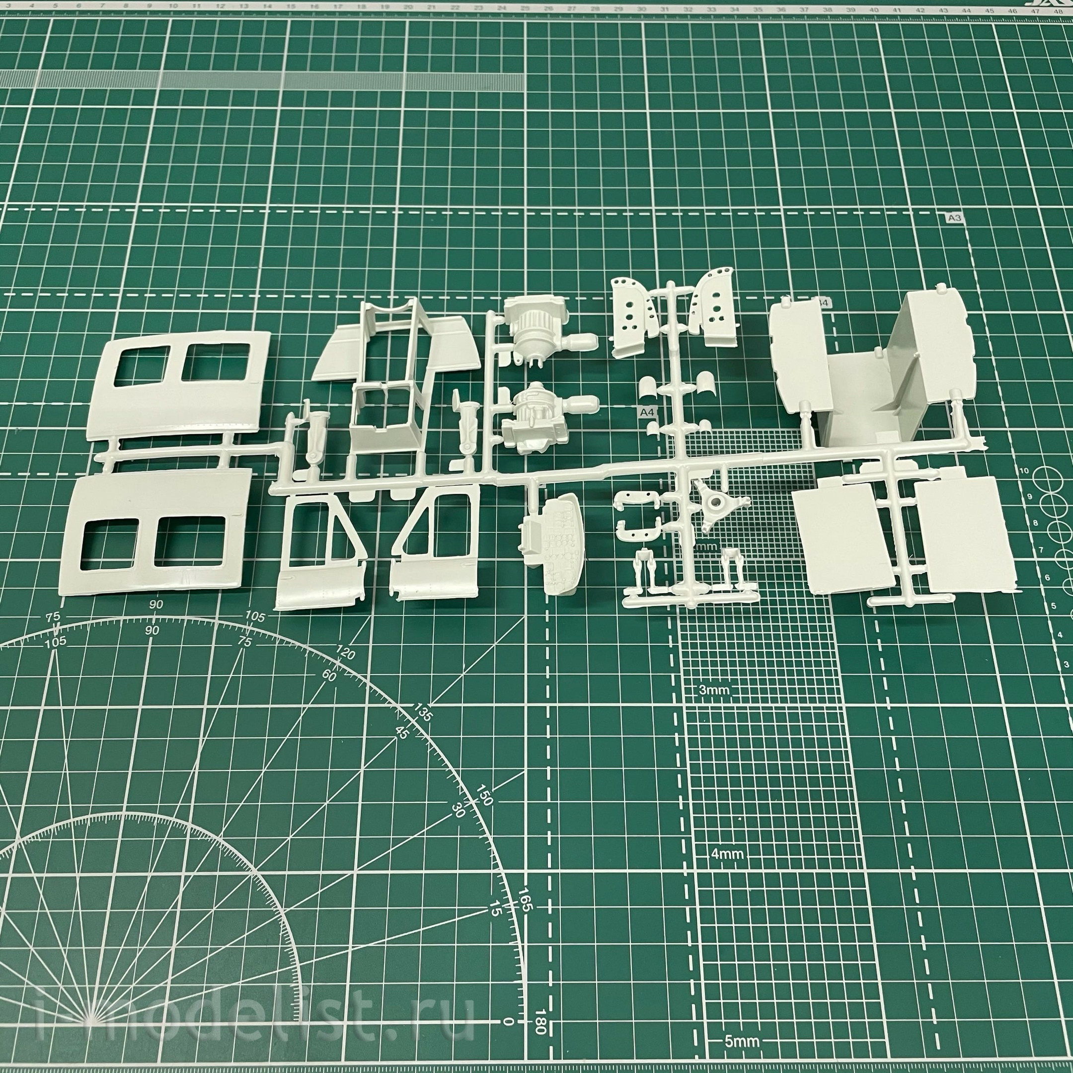 03867 Revell 1/32 Американский многоцелевой вертолёт Bell UH-1D 