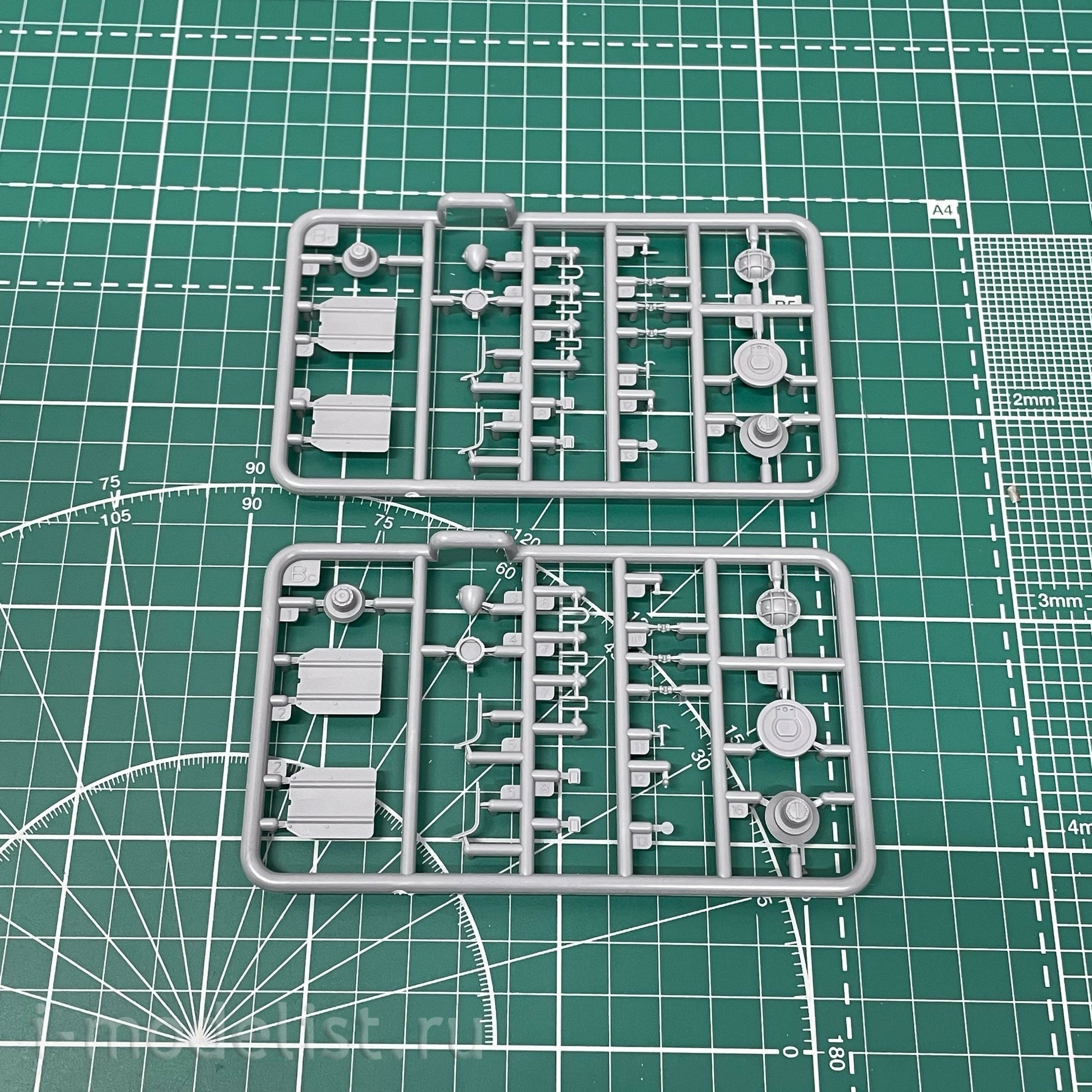 35383 MiniArt 1/35 Грузовой автомобиль армии США G7107 с экипажем и металлическим кузовом