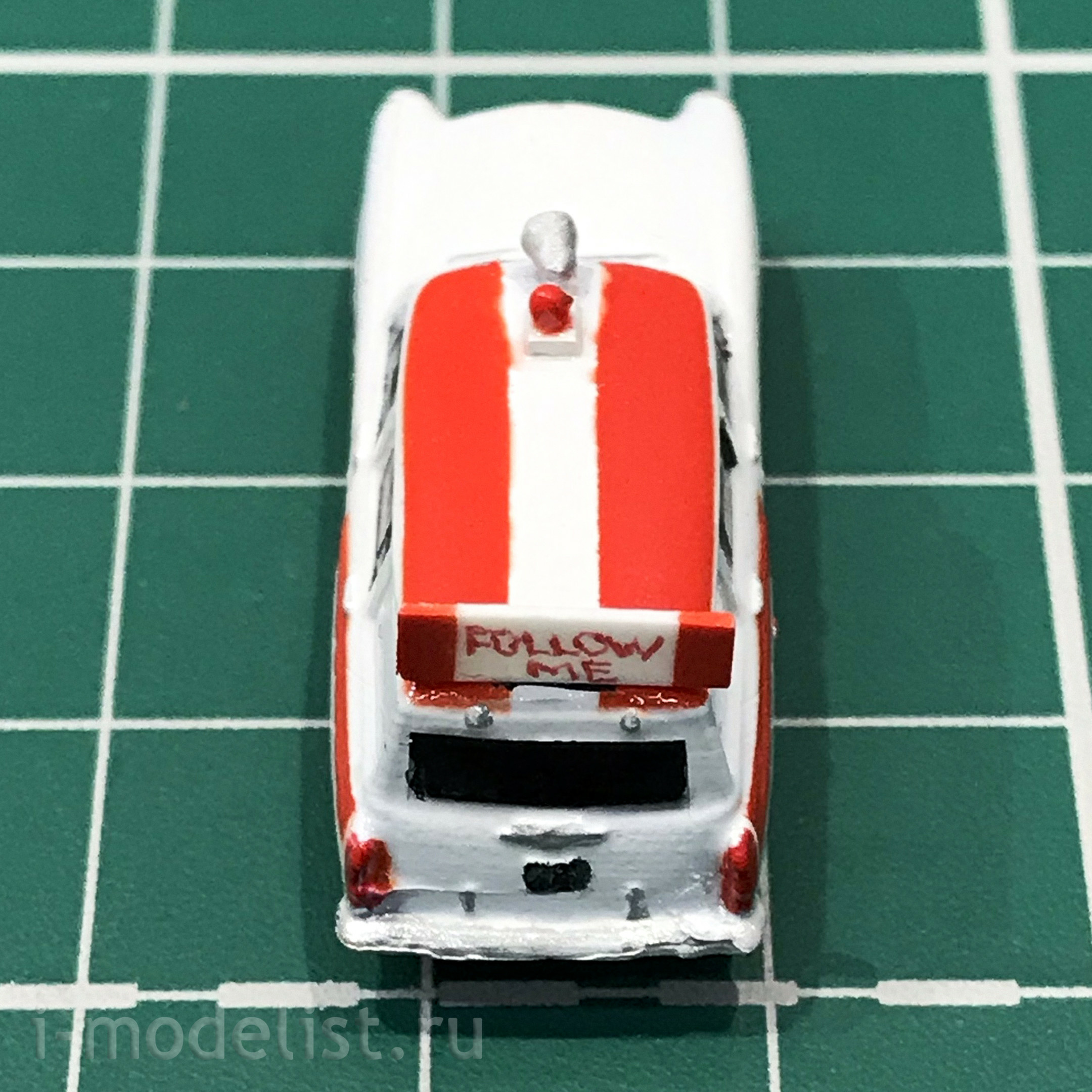 144001 Zebrano 1/144 Собранная и покрашенная модель Автомобиль М-22 Волга Follow Me