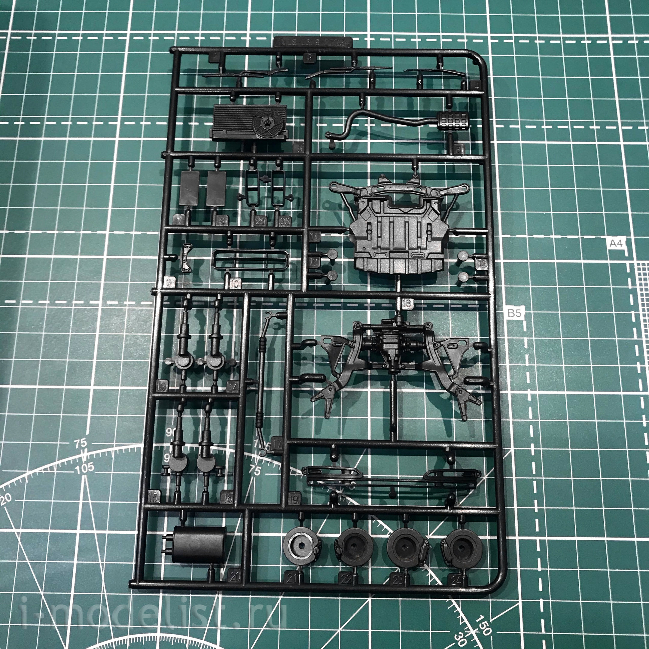 05534 Aoshima 1/24 Nissan Skyline ER34 Uras Type-R 01