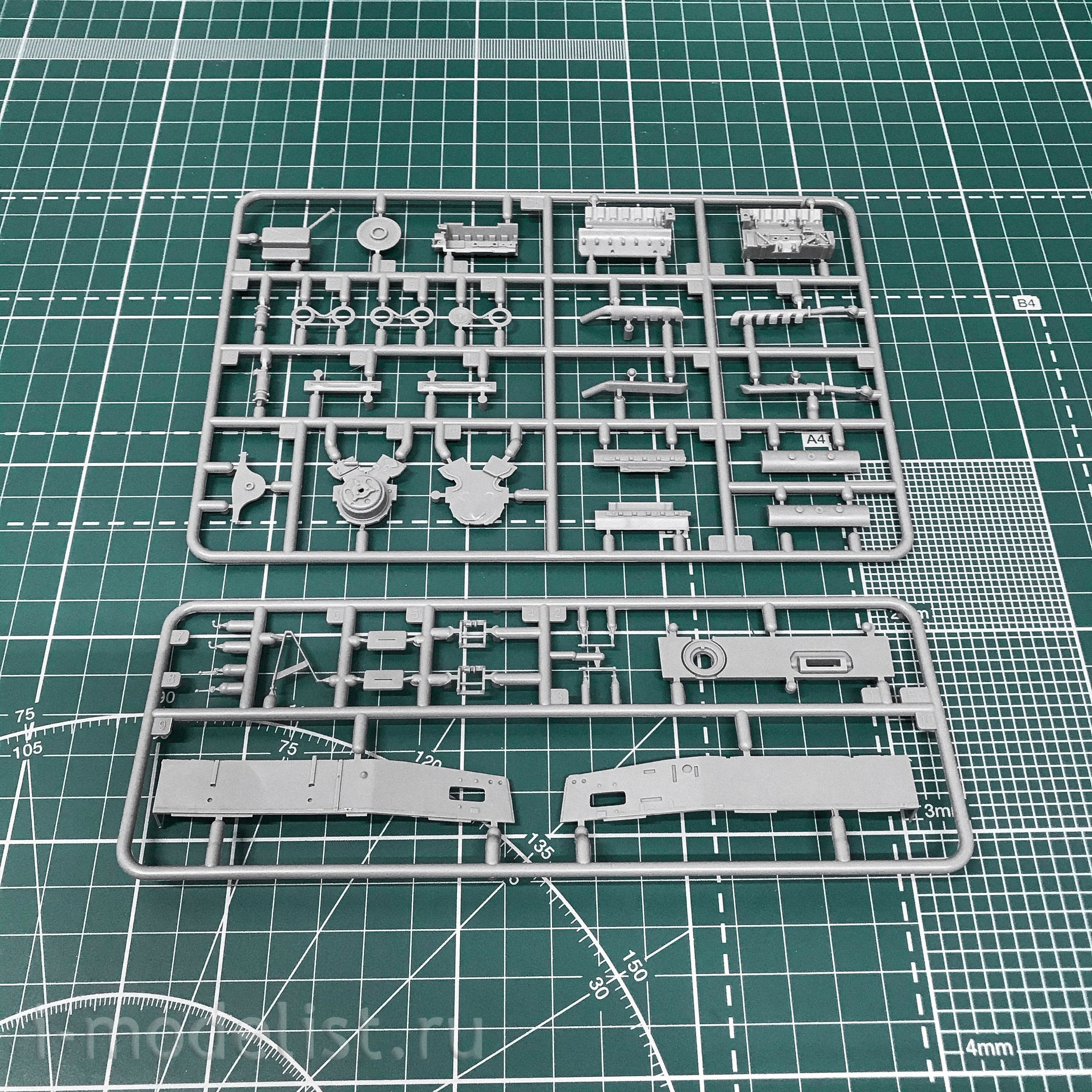 35298 MiniArt 1/35 Танк Pz.Kpfw.IV Ausf. H Vomag, ранняя версия (Май 1943, с интерьером)