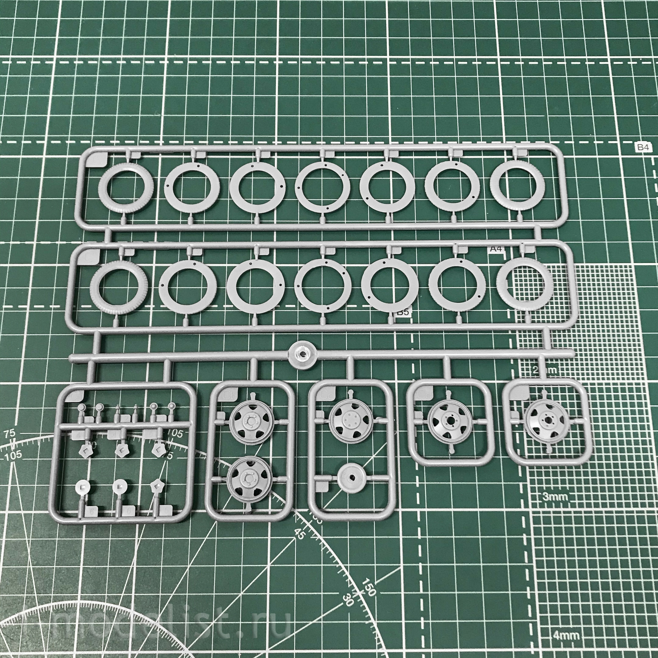35369 MiniArt 1/35 Пушка З&С-2/З&С-3 с передком и расчетом (2 в 1)
