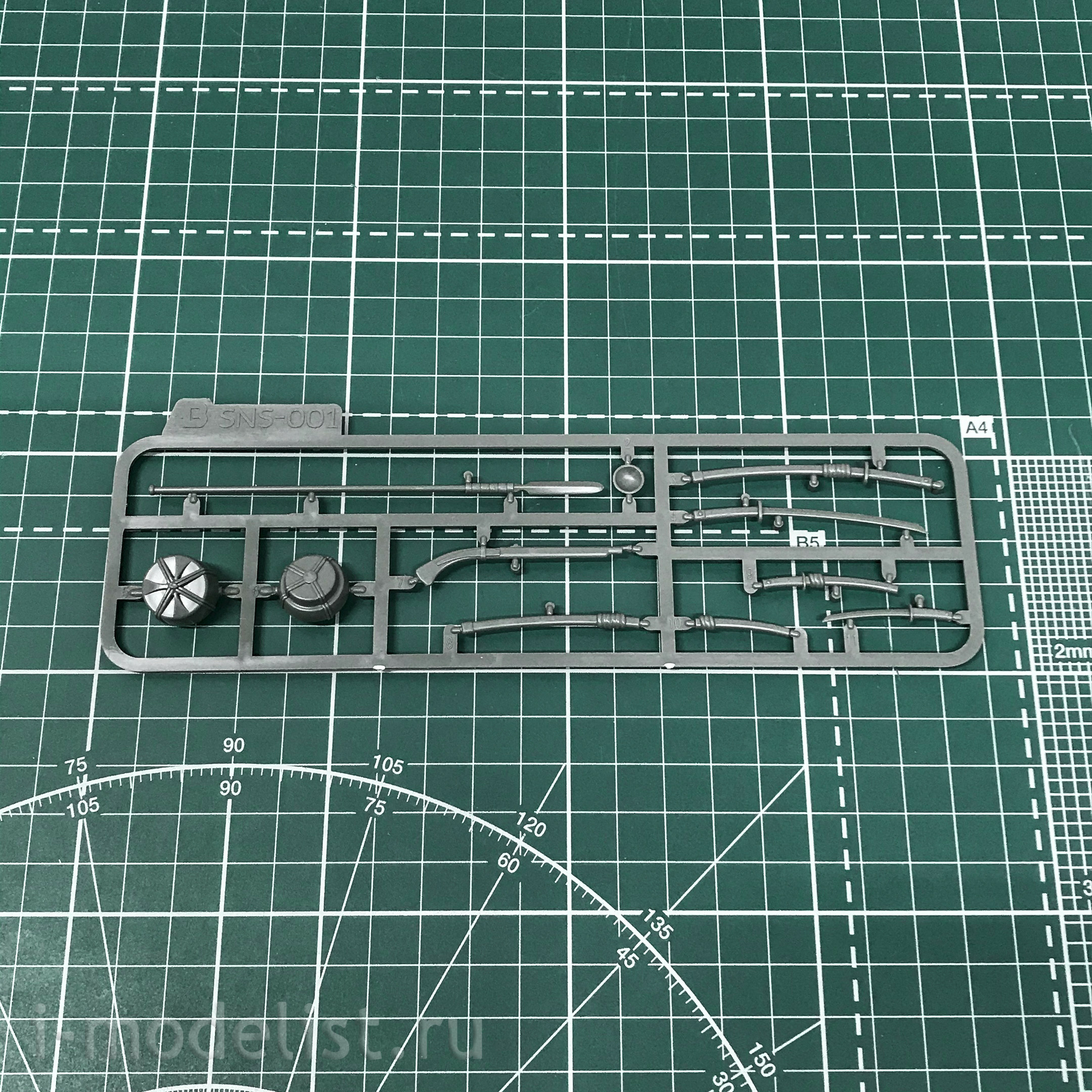 T28SNS-003 Suyata 1/24 Фигурка SENGOKU NO SANSHIROU KUMIGASHIRA (RED SAMURAI) (2 шт.)
