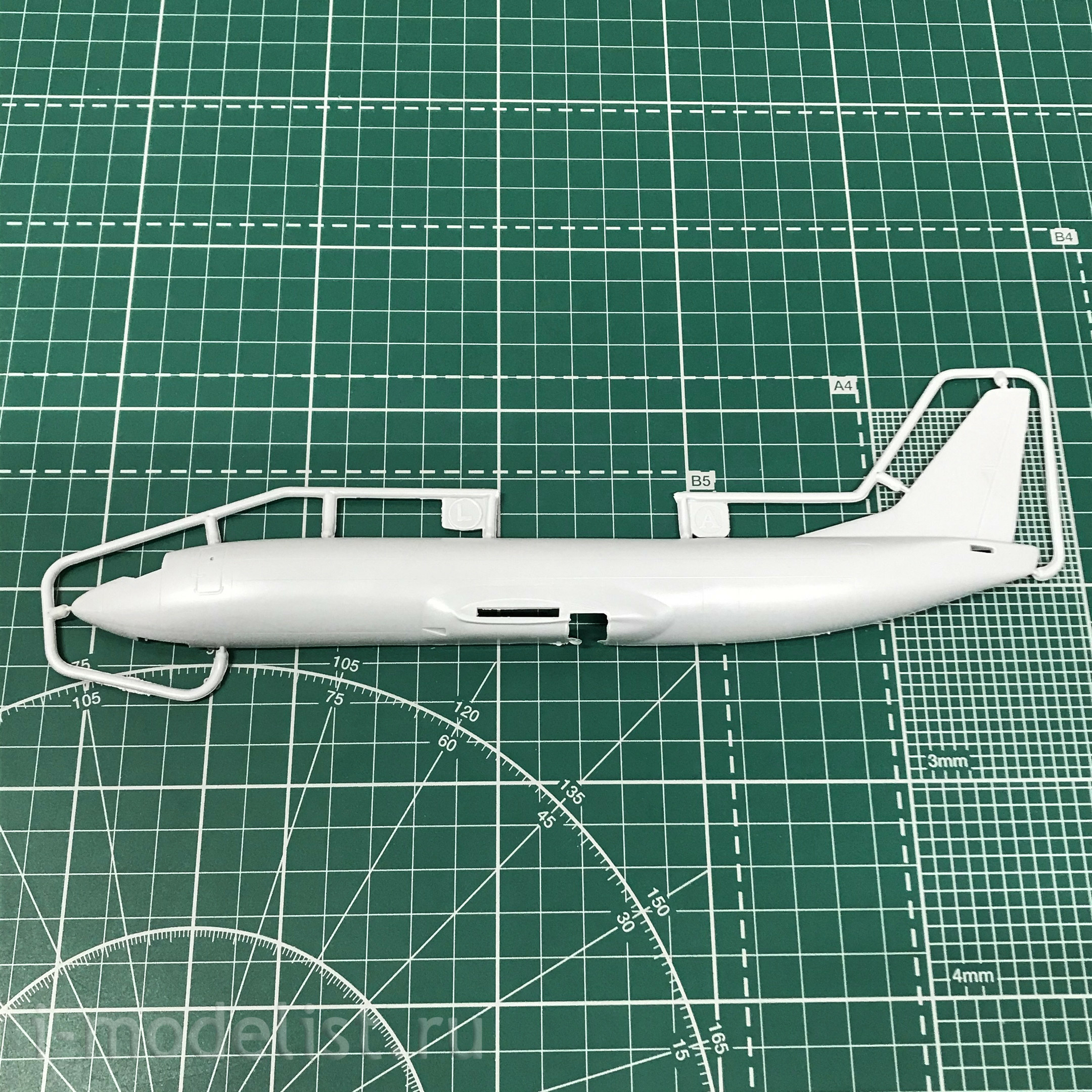14424 Восточный экспресс 1/144 Среднемагистальный авиалайнер Б-734